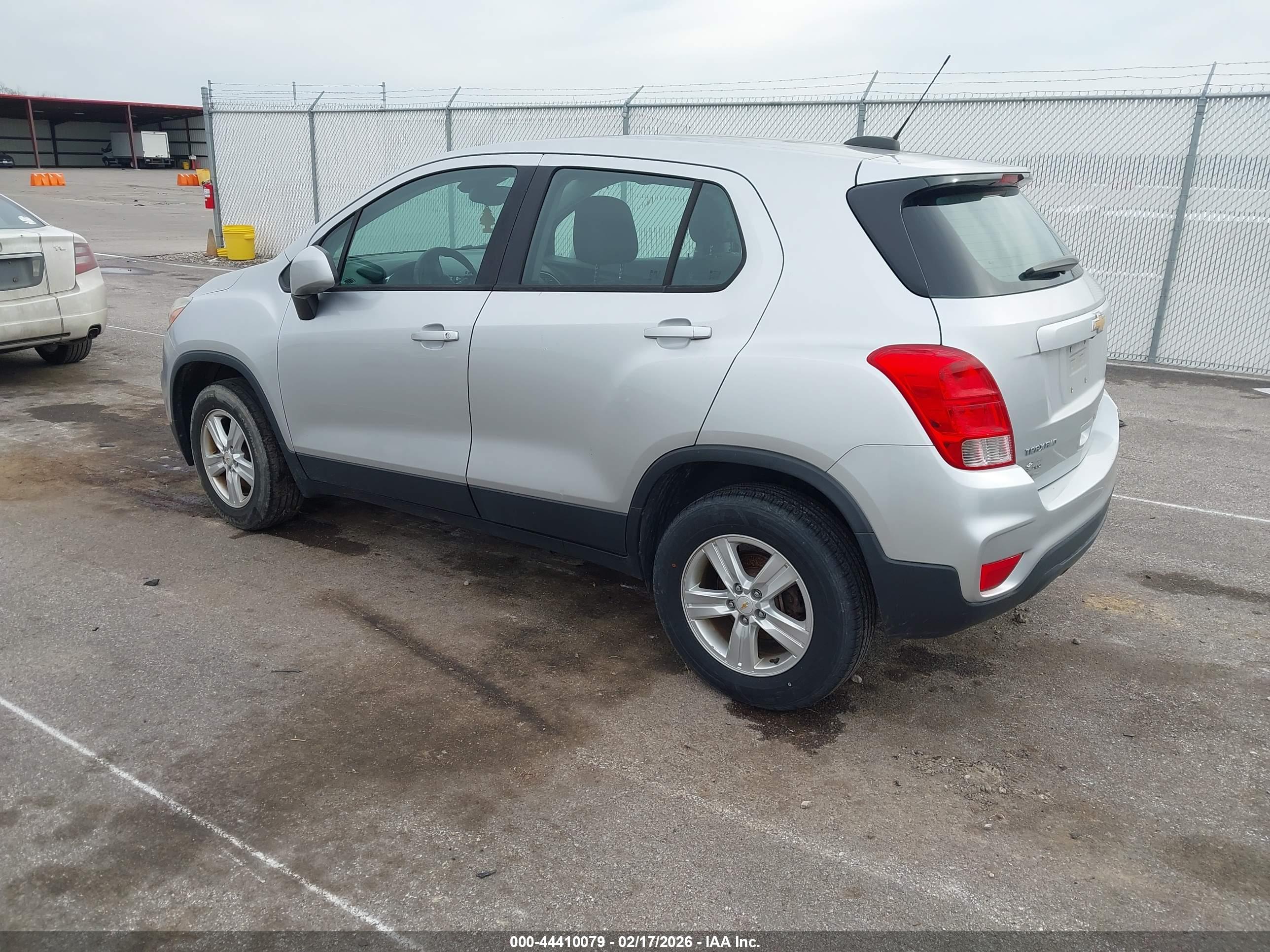CHEVROLET TRAX image 3