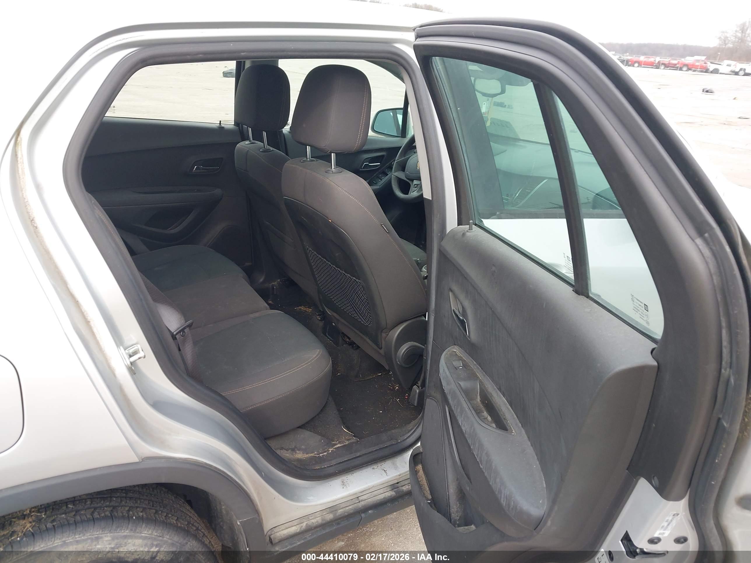 CHEVROLET TRAX image 8