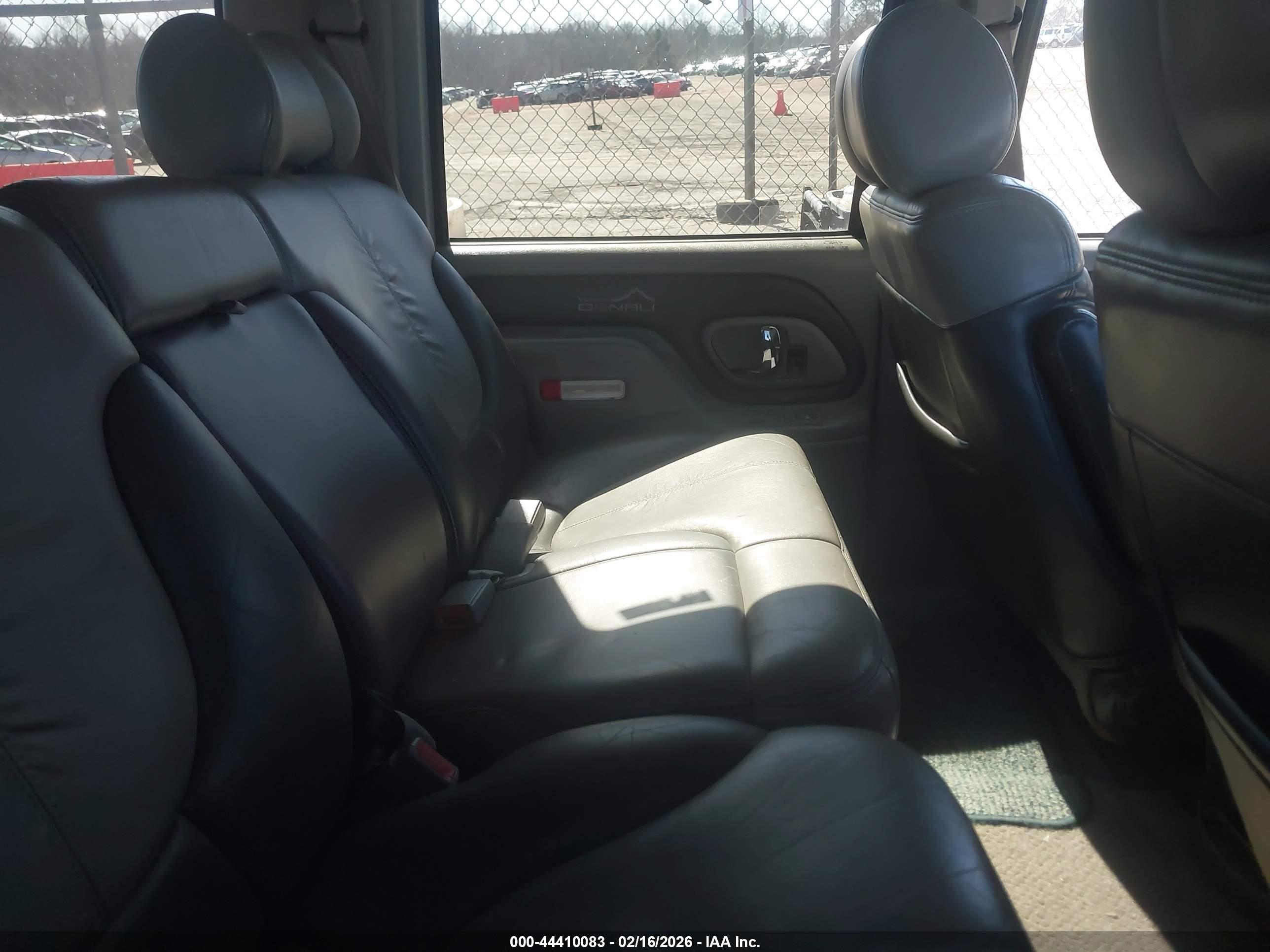 GMC YUKON image 8