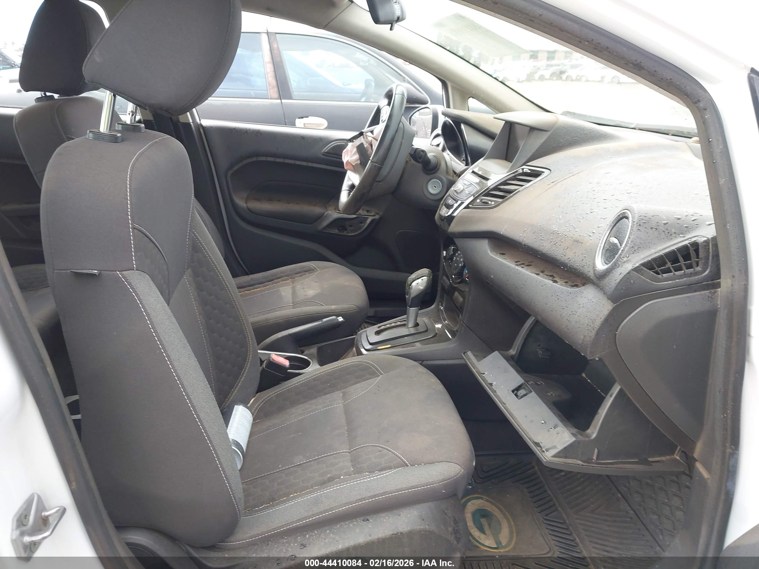 FORD FIESTA image 5