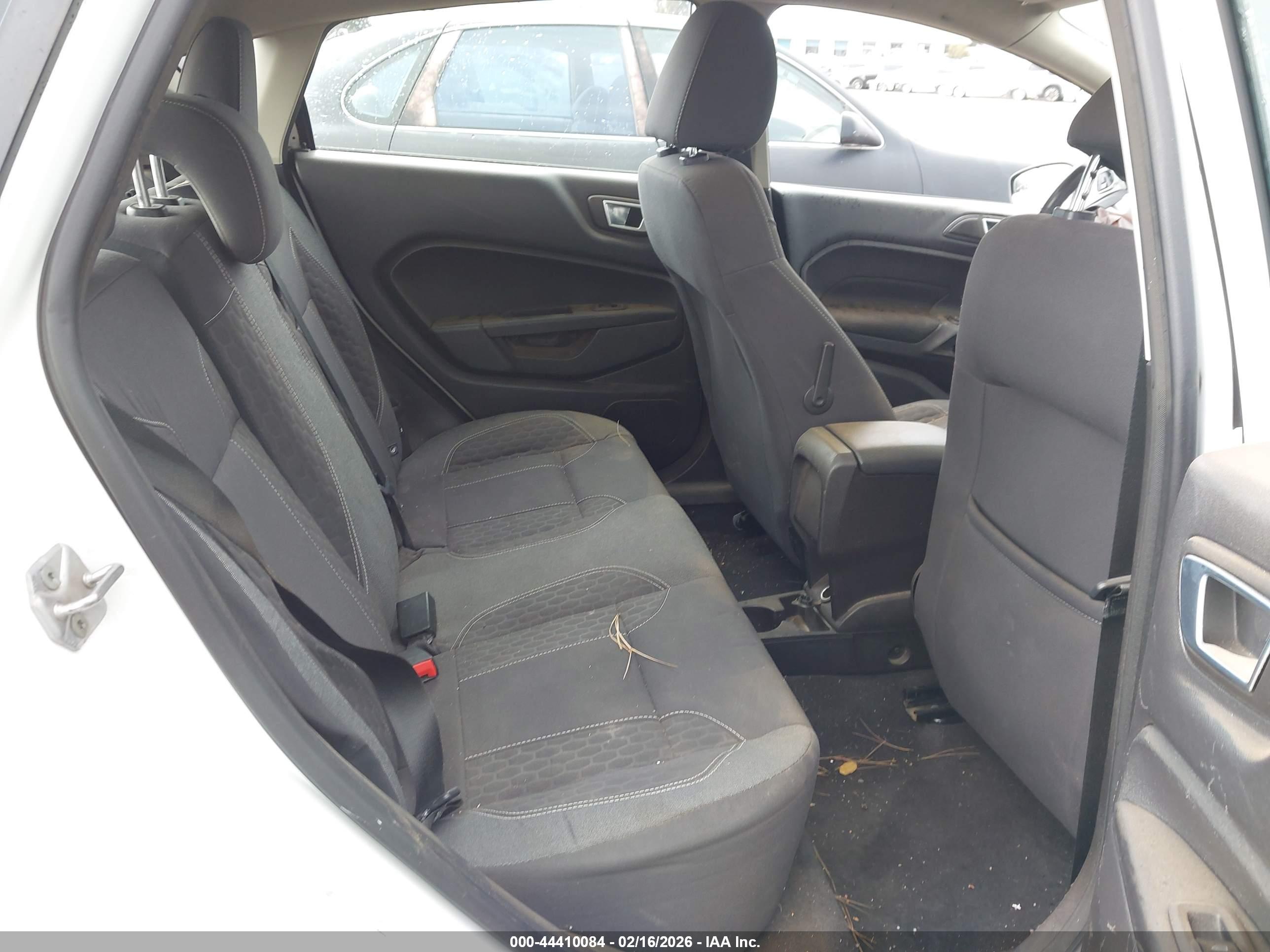 FORD FIESTA image 8