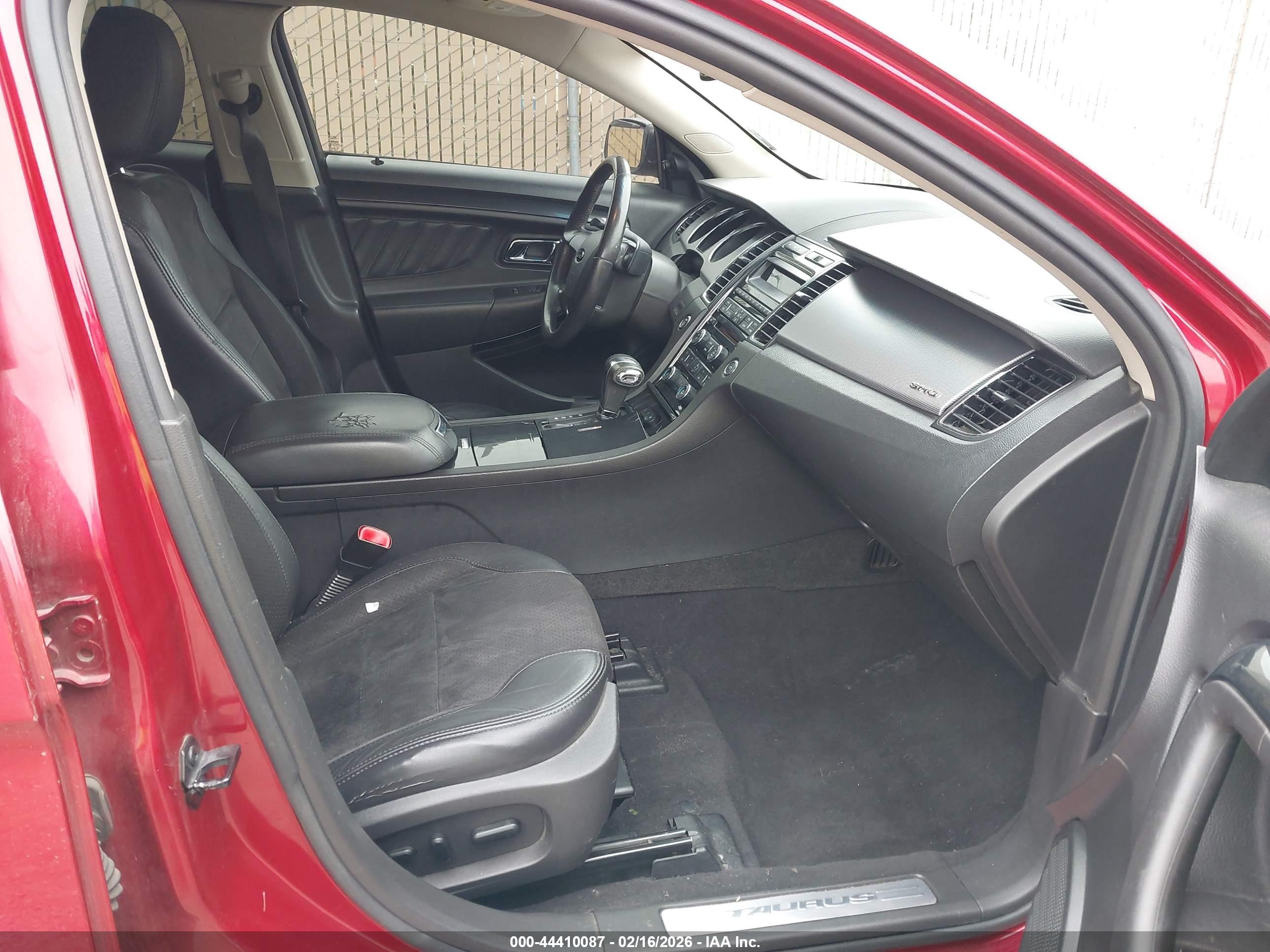 FORD TAURUS image 5