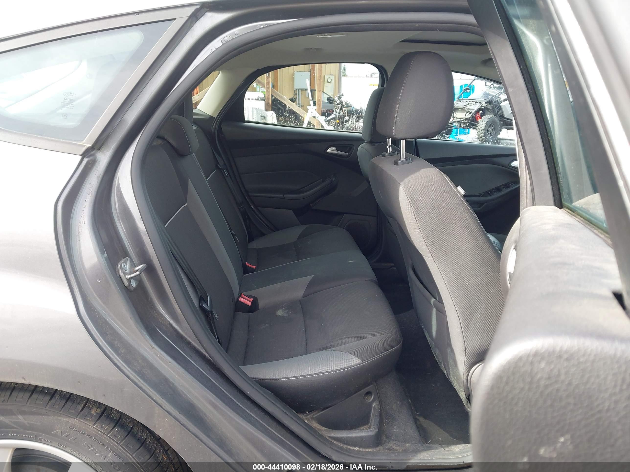 FORD FOCUS image 8