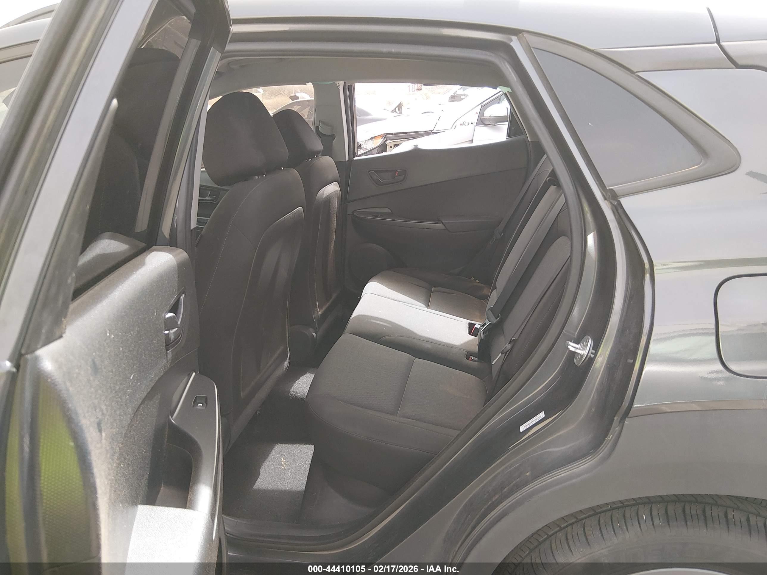HYUNDAI KONA image 8