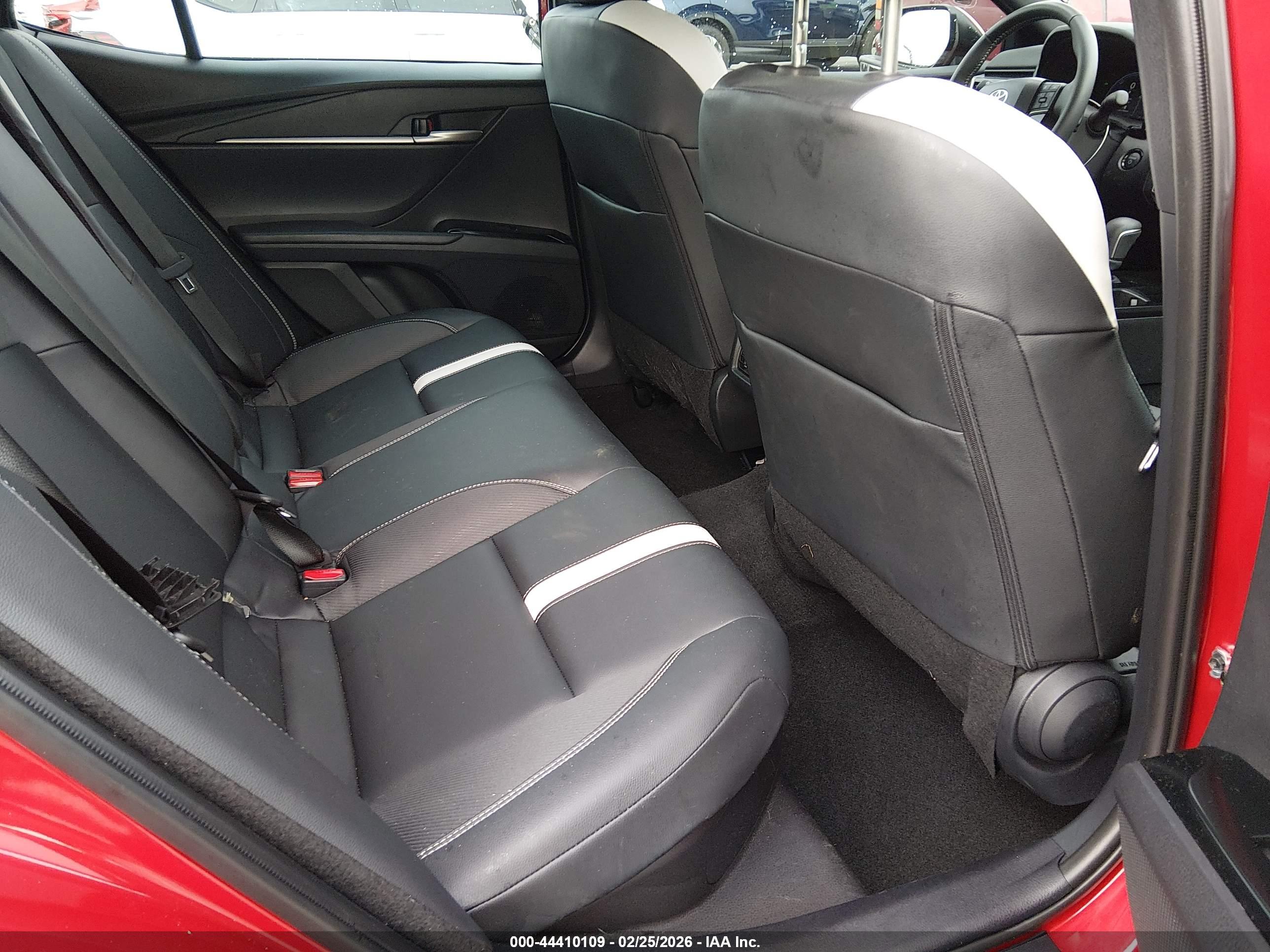 TOYOTA CAMRY image 8