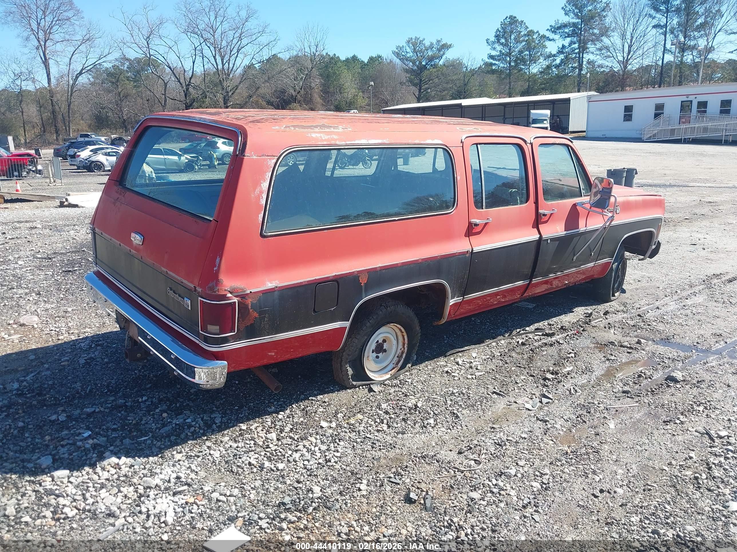 CHEVROLET SUBURBAN image 4