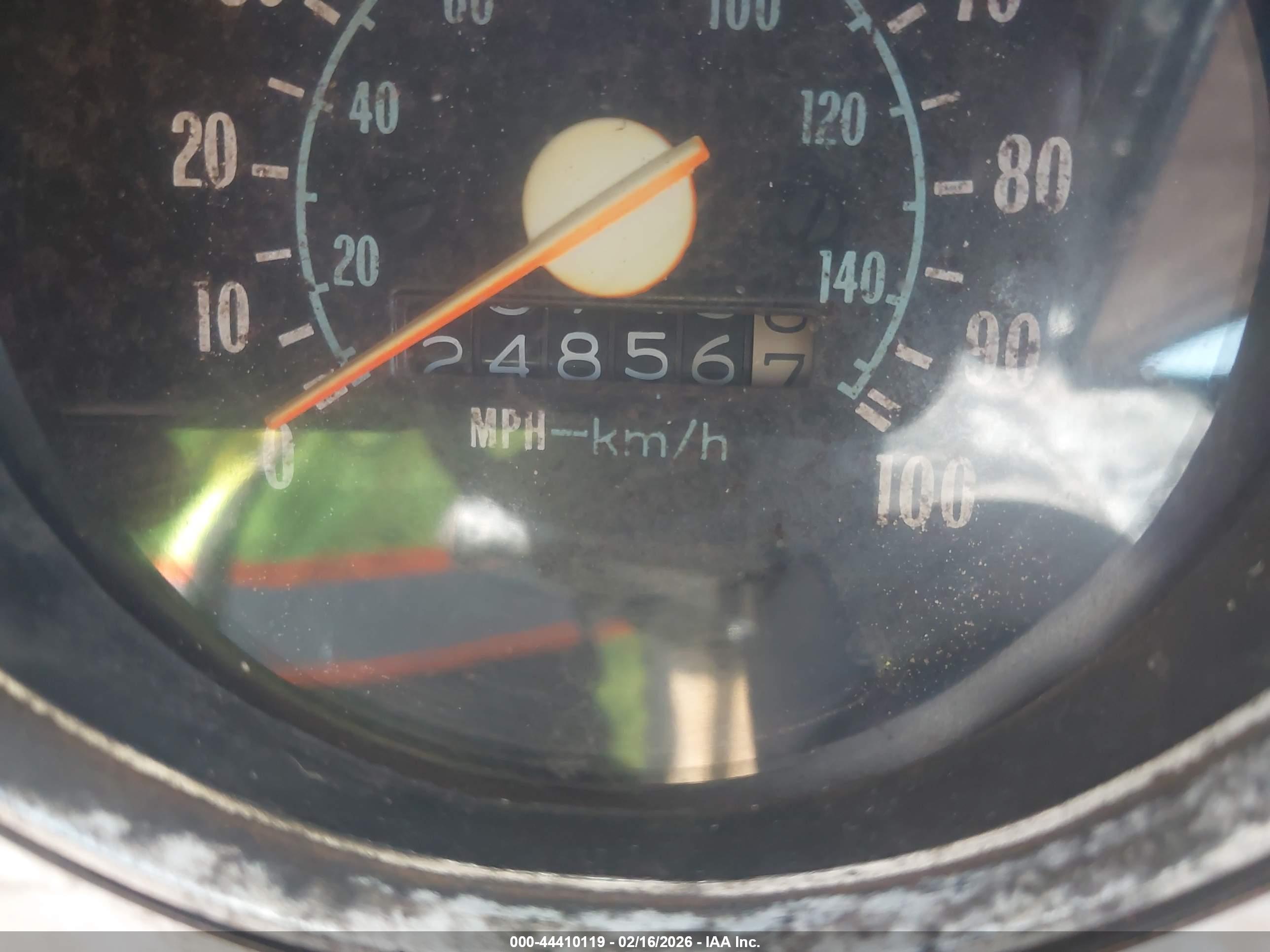 CHEVROLET SUBURBAN image 6