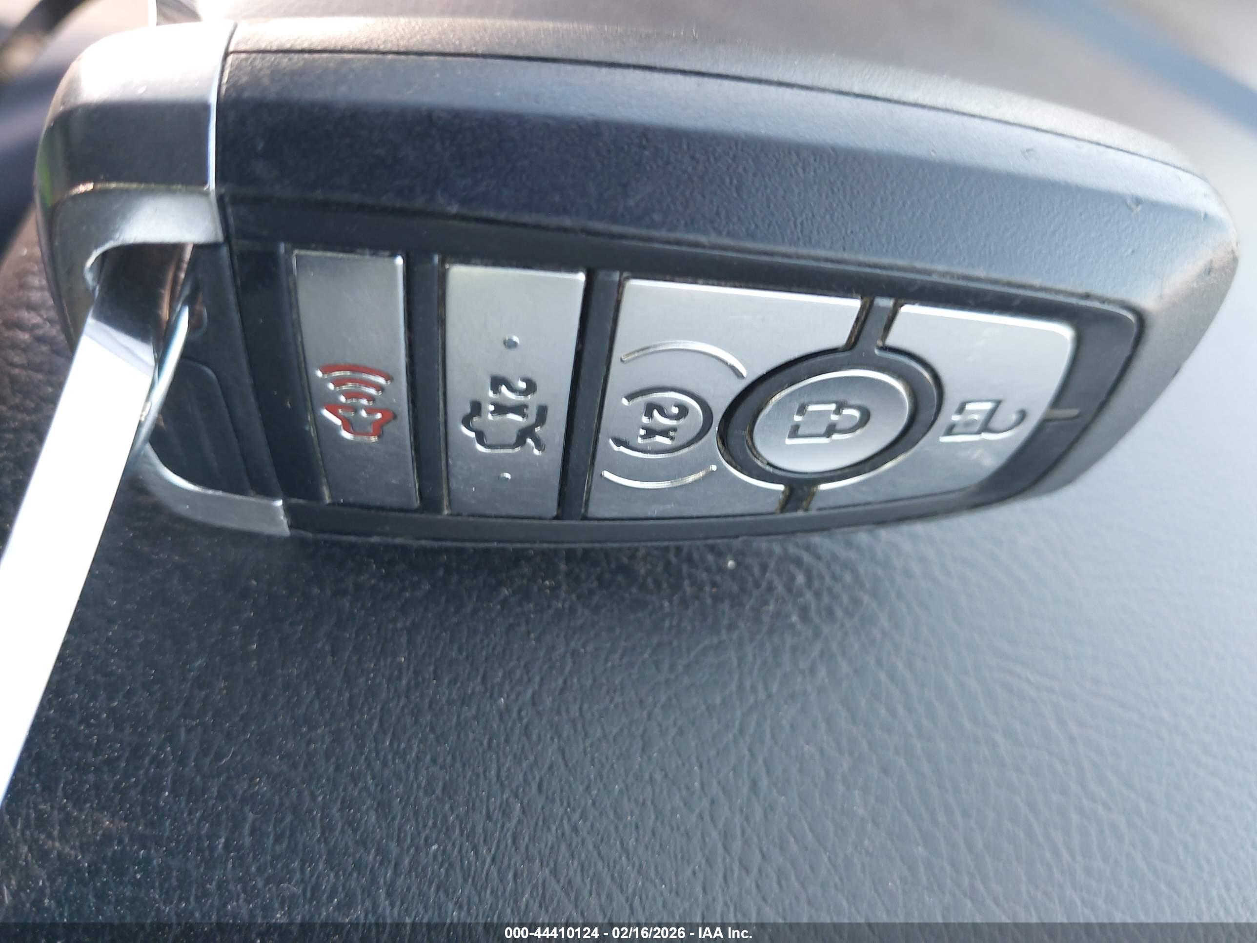 FORD FUSION image 11