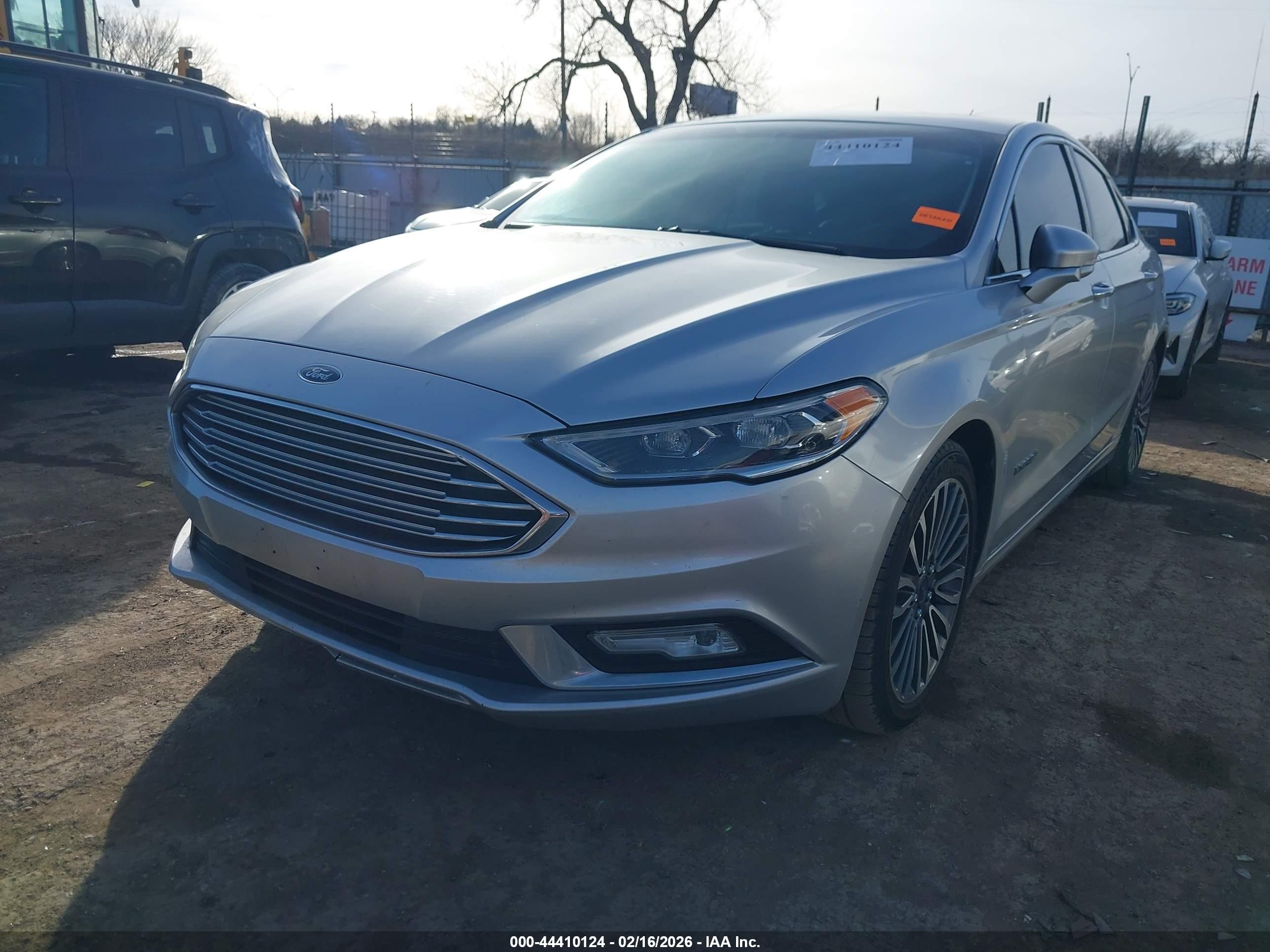 FORD FUSION image 2