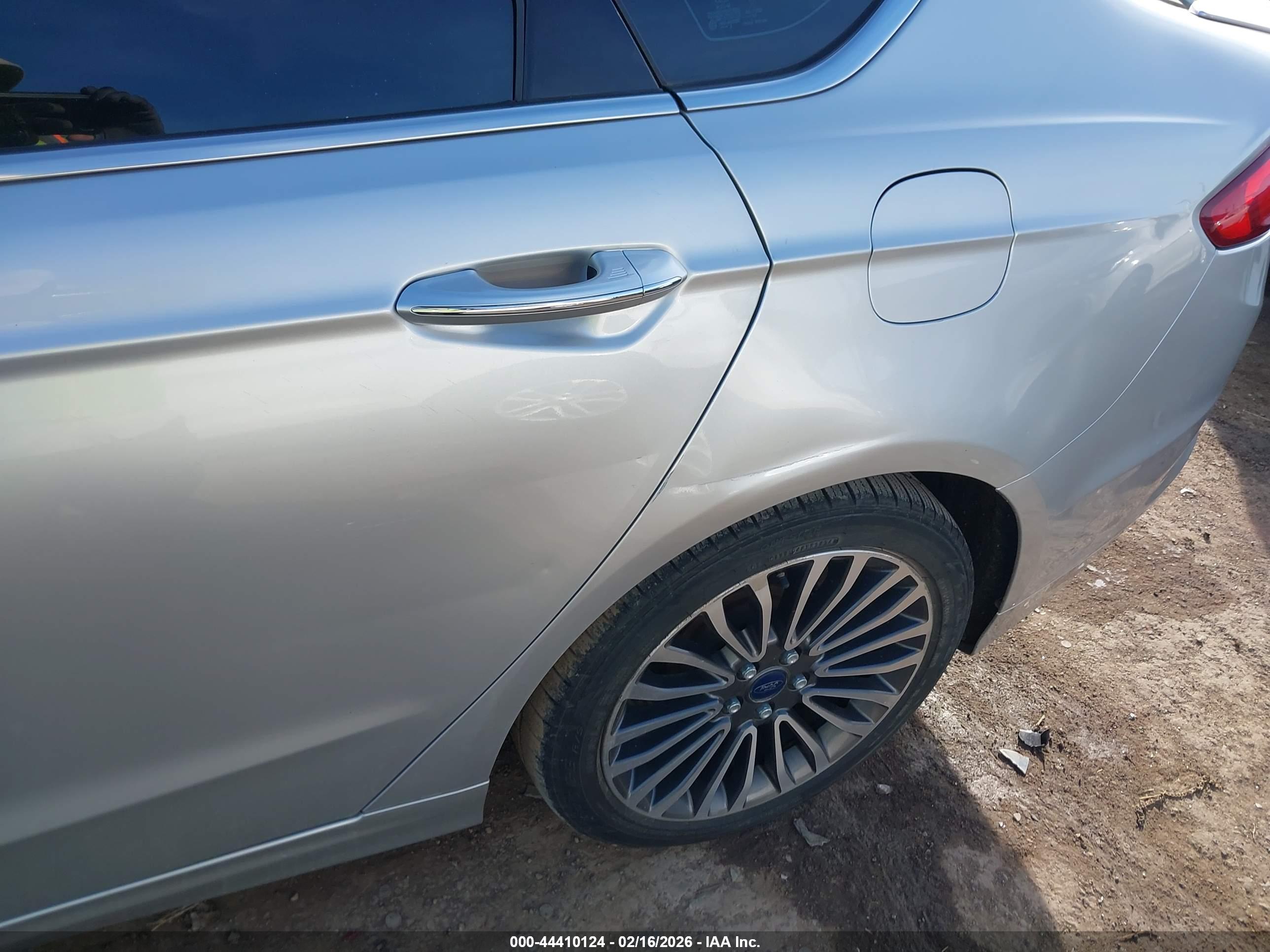 FORD FUSION image 6