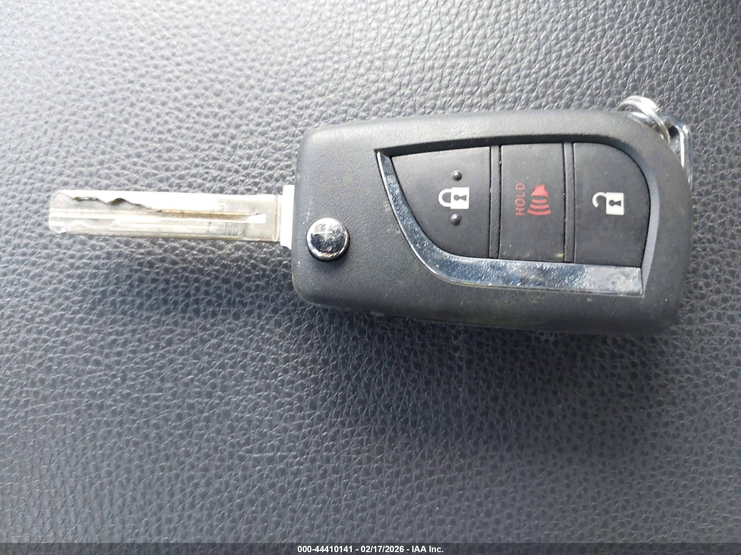 TOYOTA RAV4 image 11
