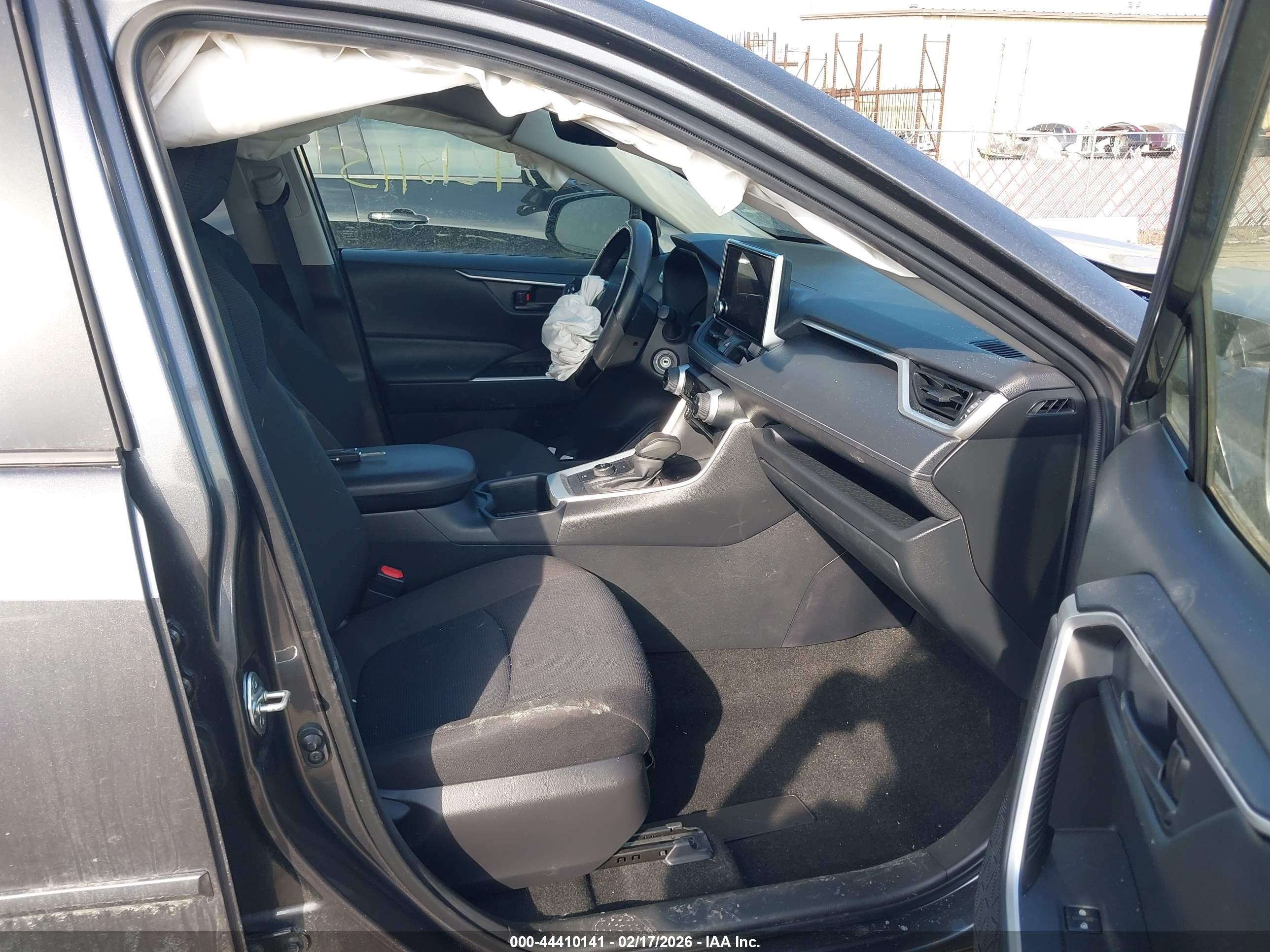 TOYOTA RAV4 image 5