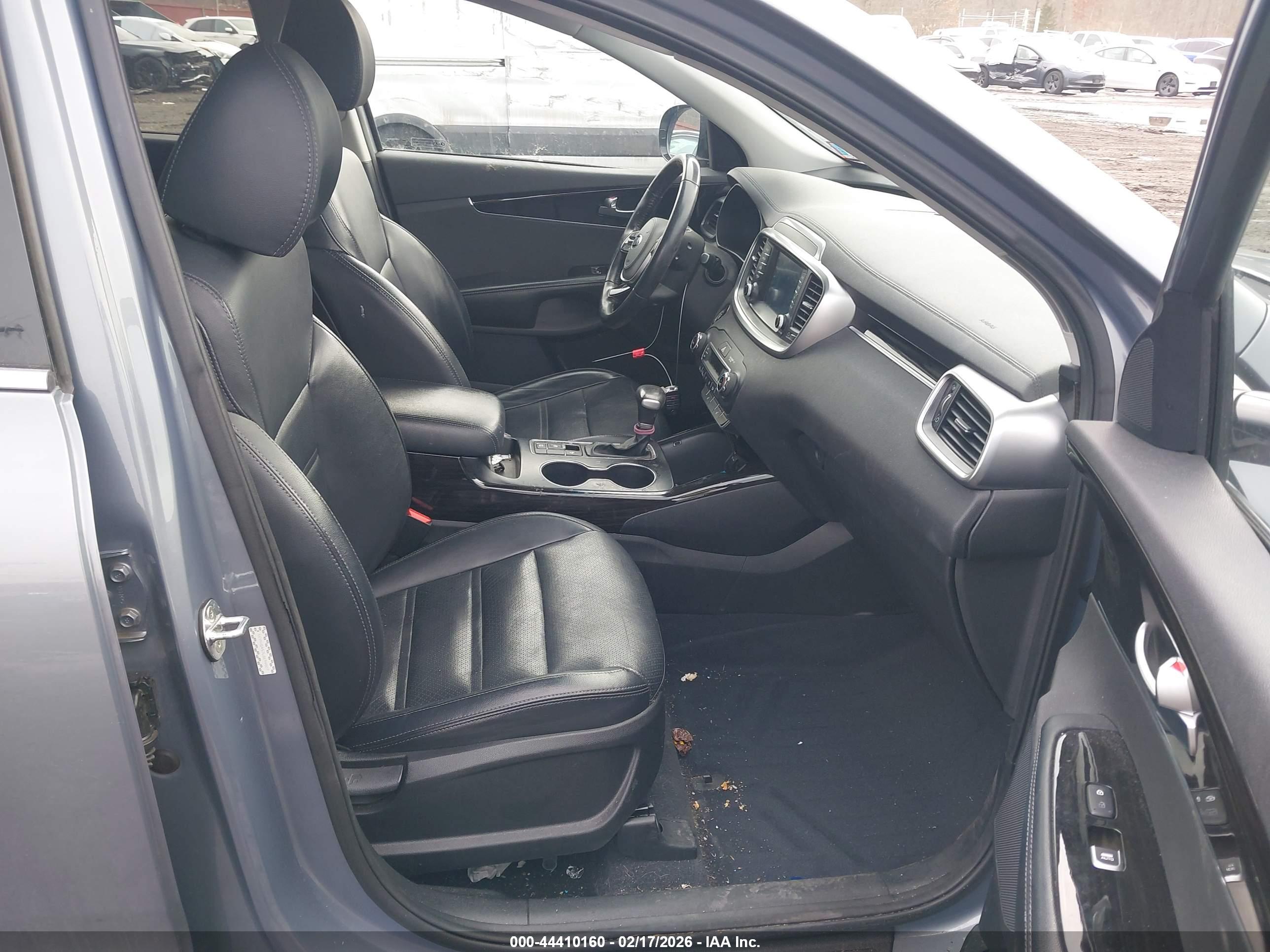 KIA SORENTO image 5