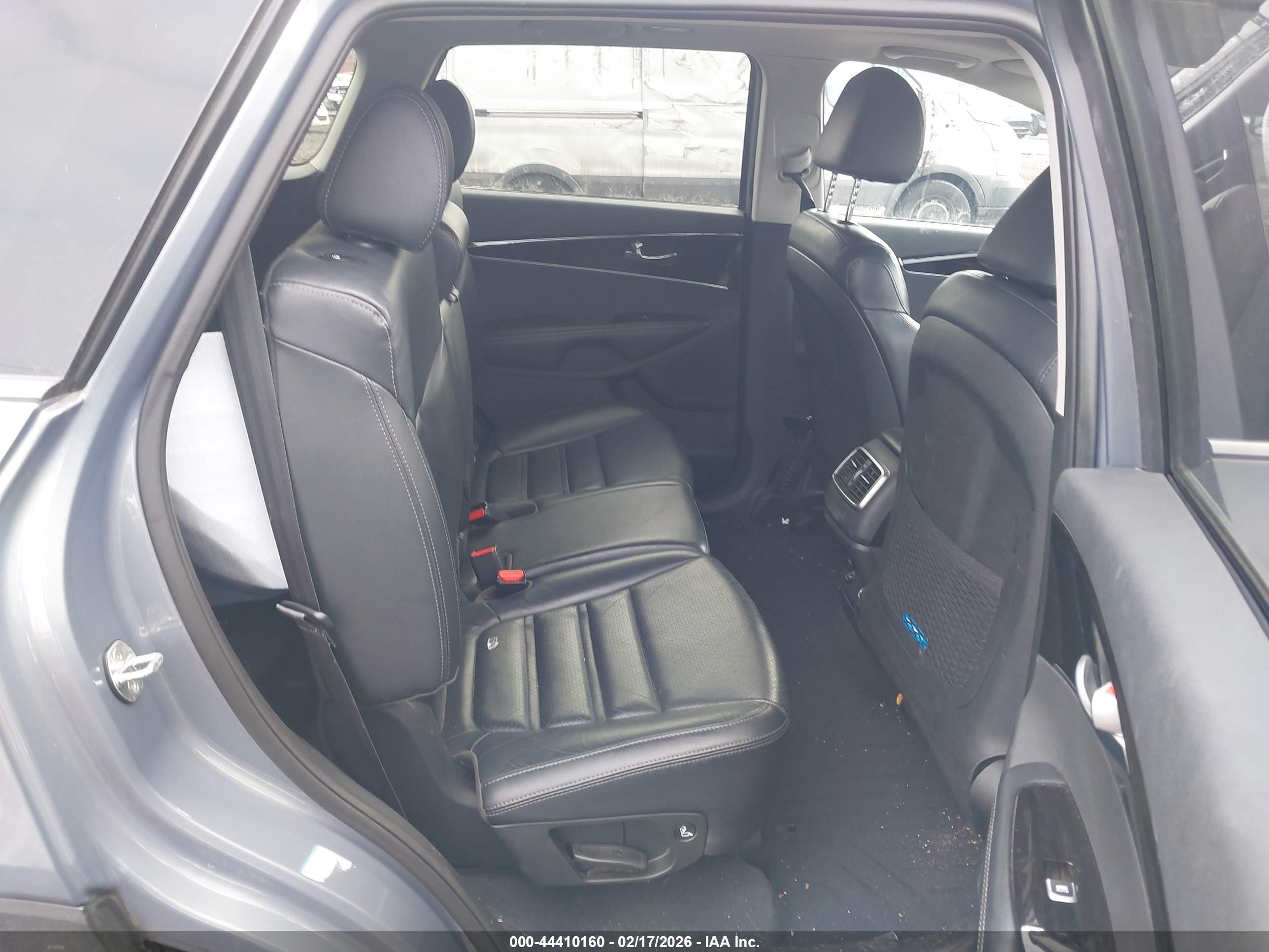 KIA SORENTO image 8
