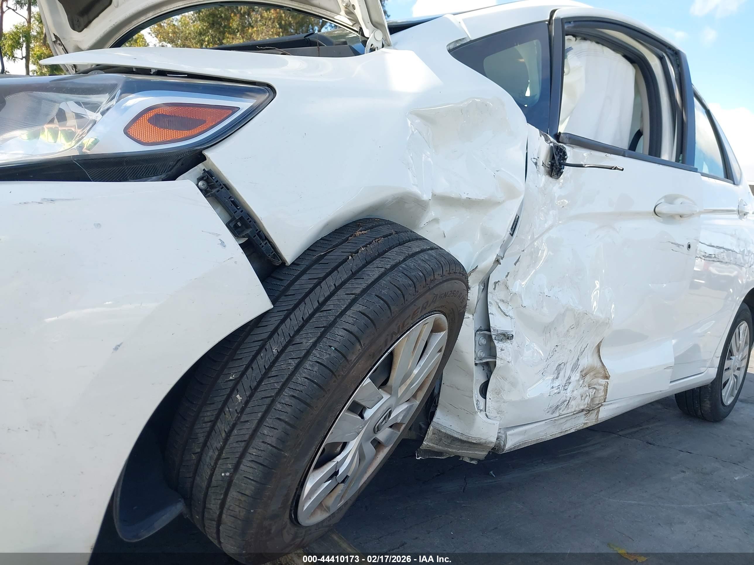HONDA FIT image 6