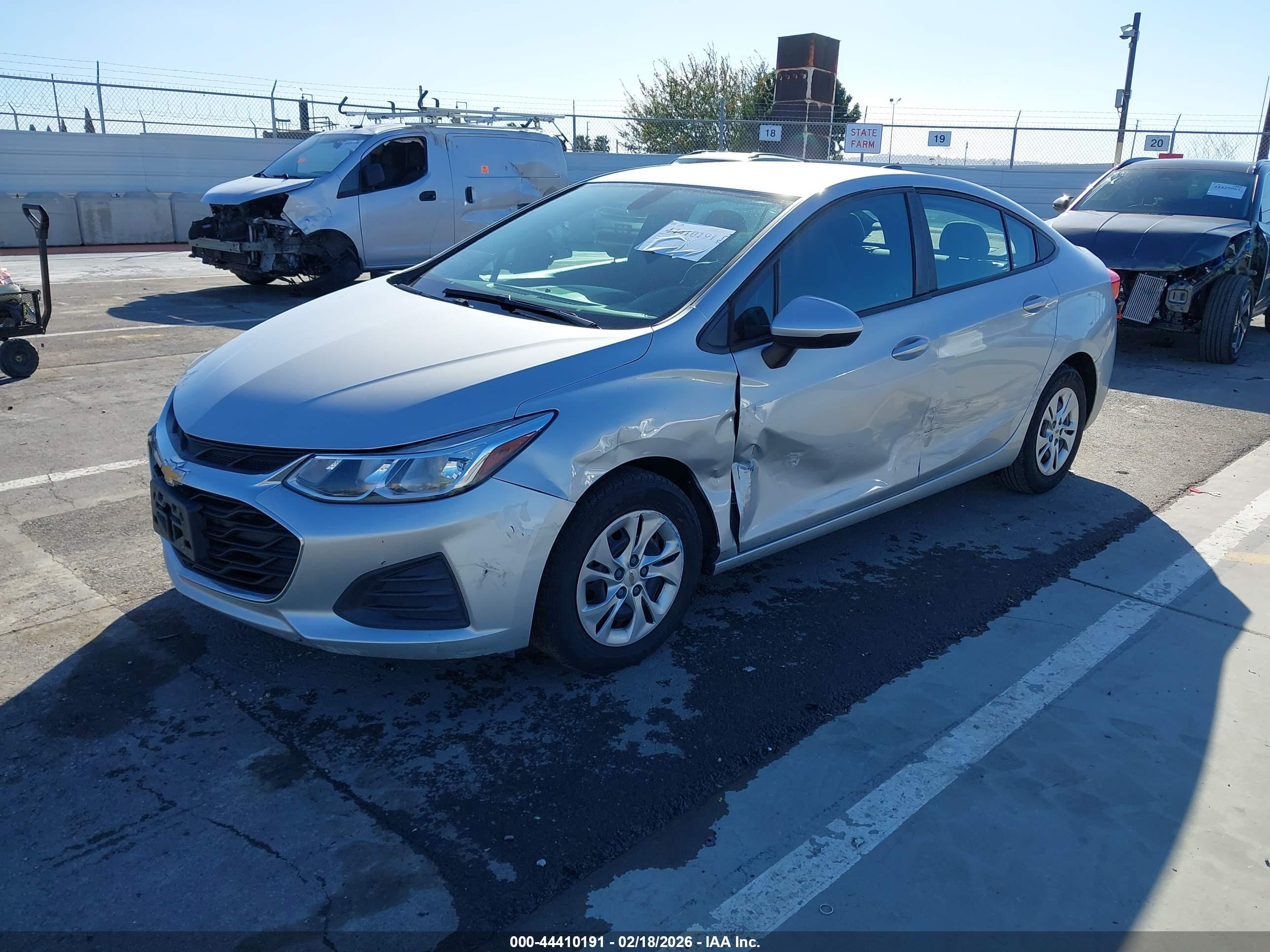 CHEVROLET CRUZE image 2