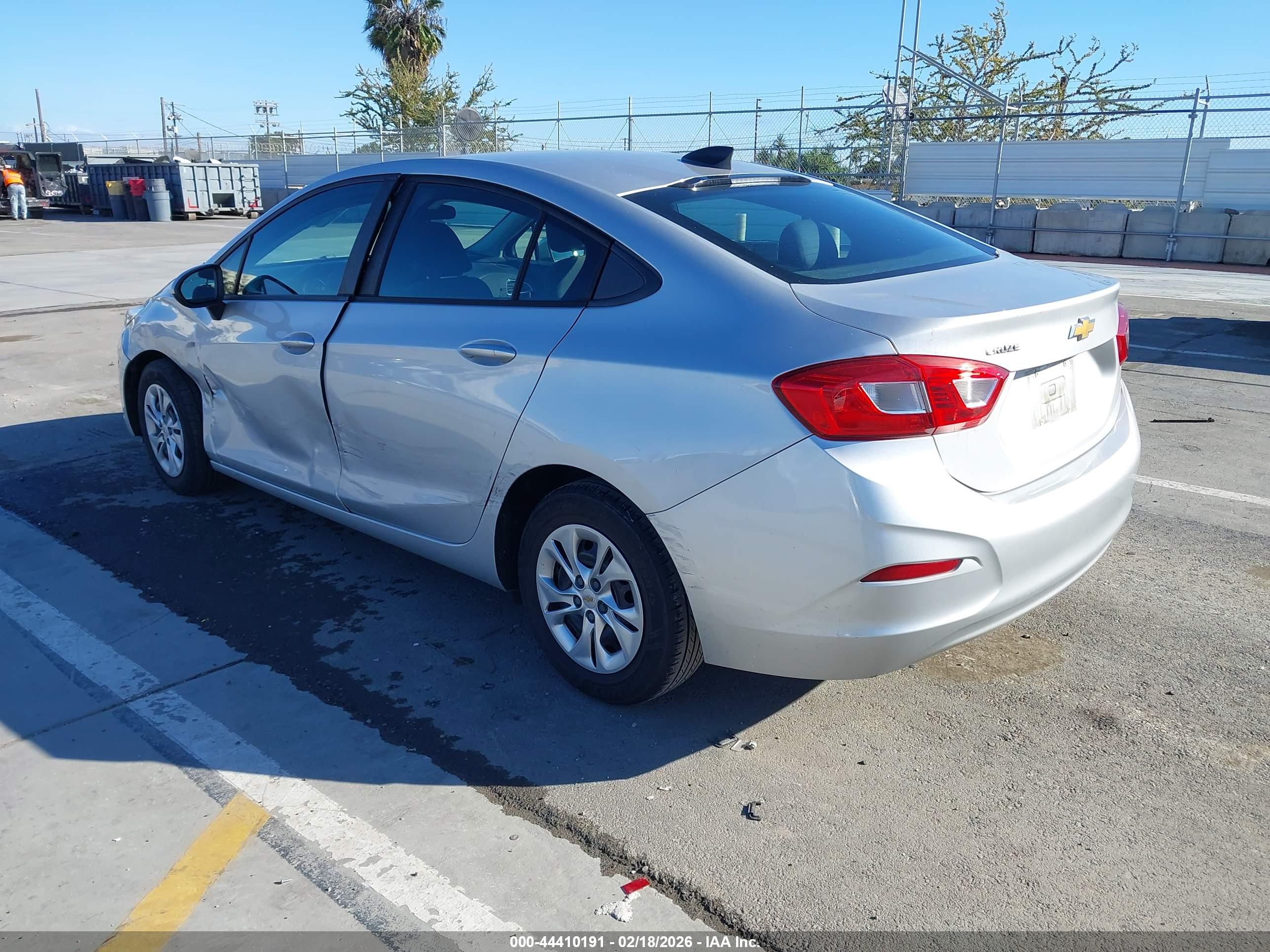 CHEVROLET CRUZE image 3