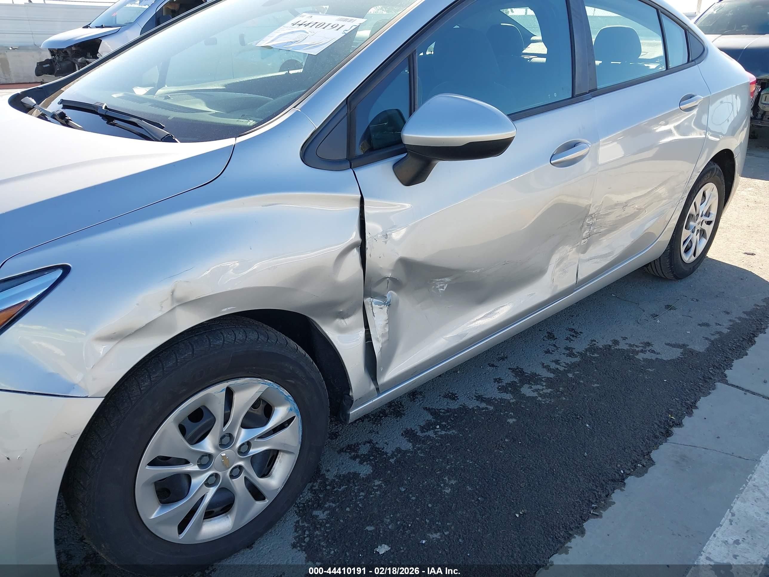 CHEVROLET CRUZE image 6