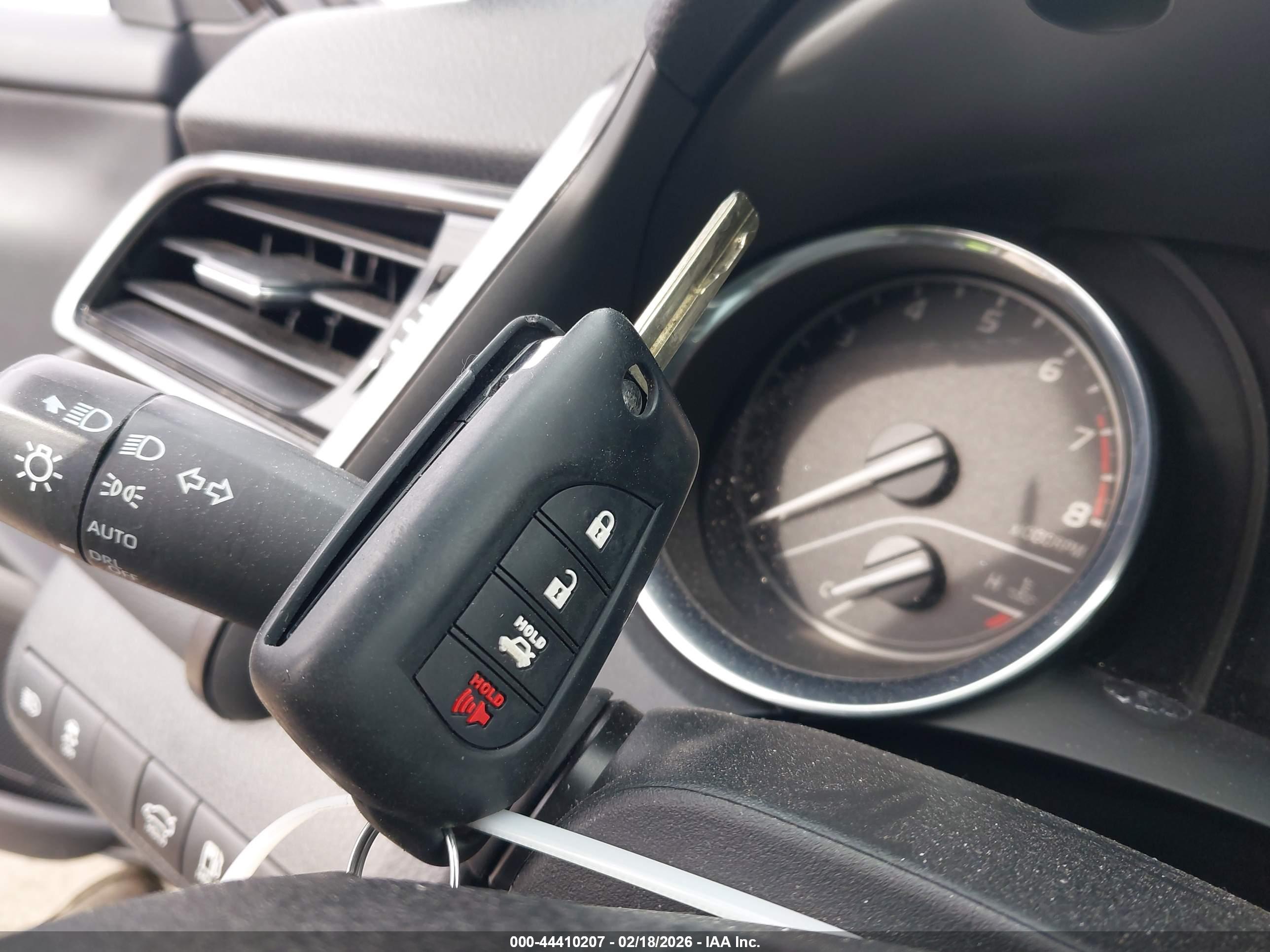 TOYOTA CAMRY image 11