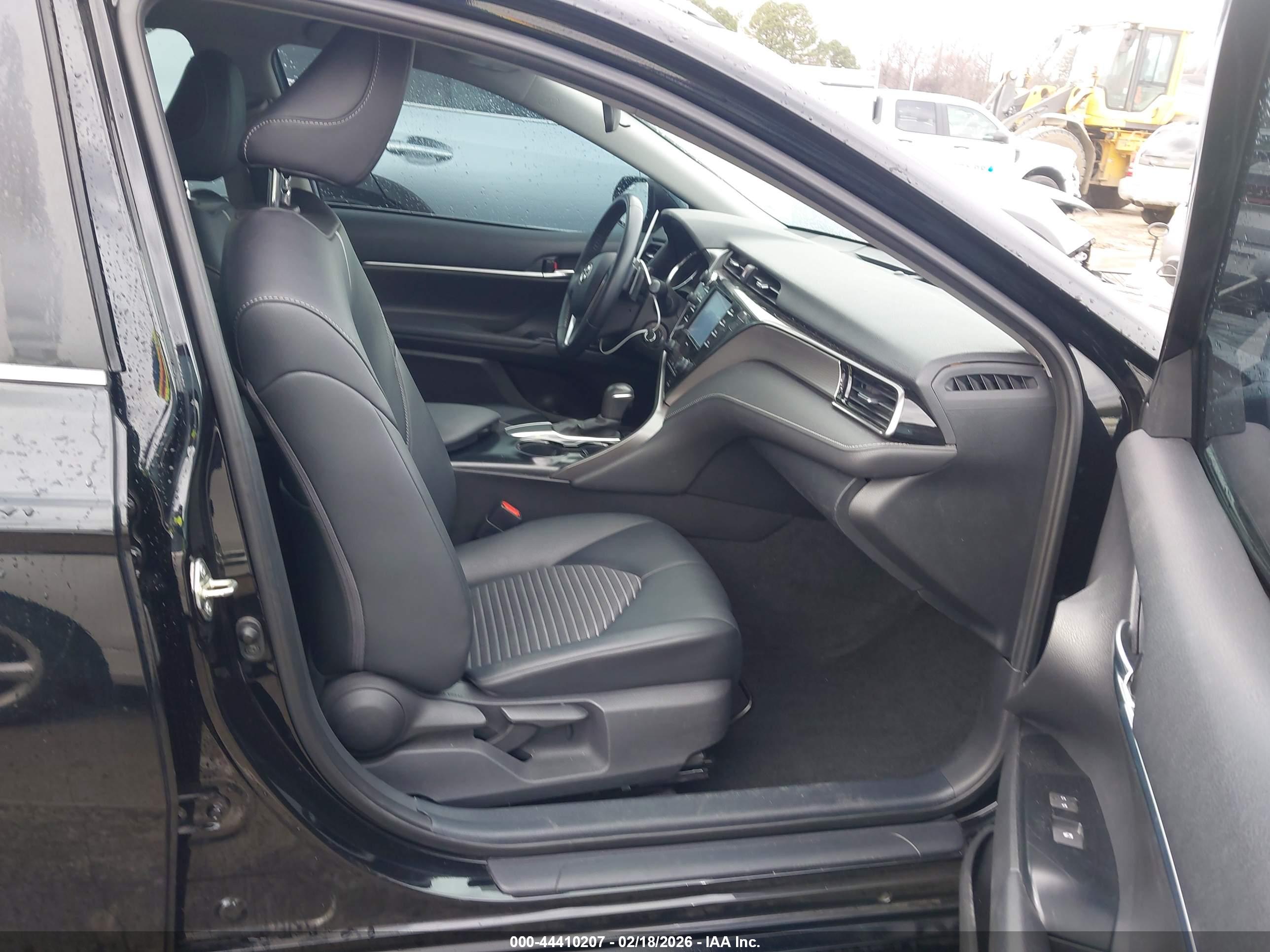 TOYOTA CAMRY image 5