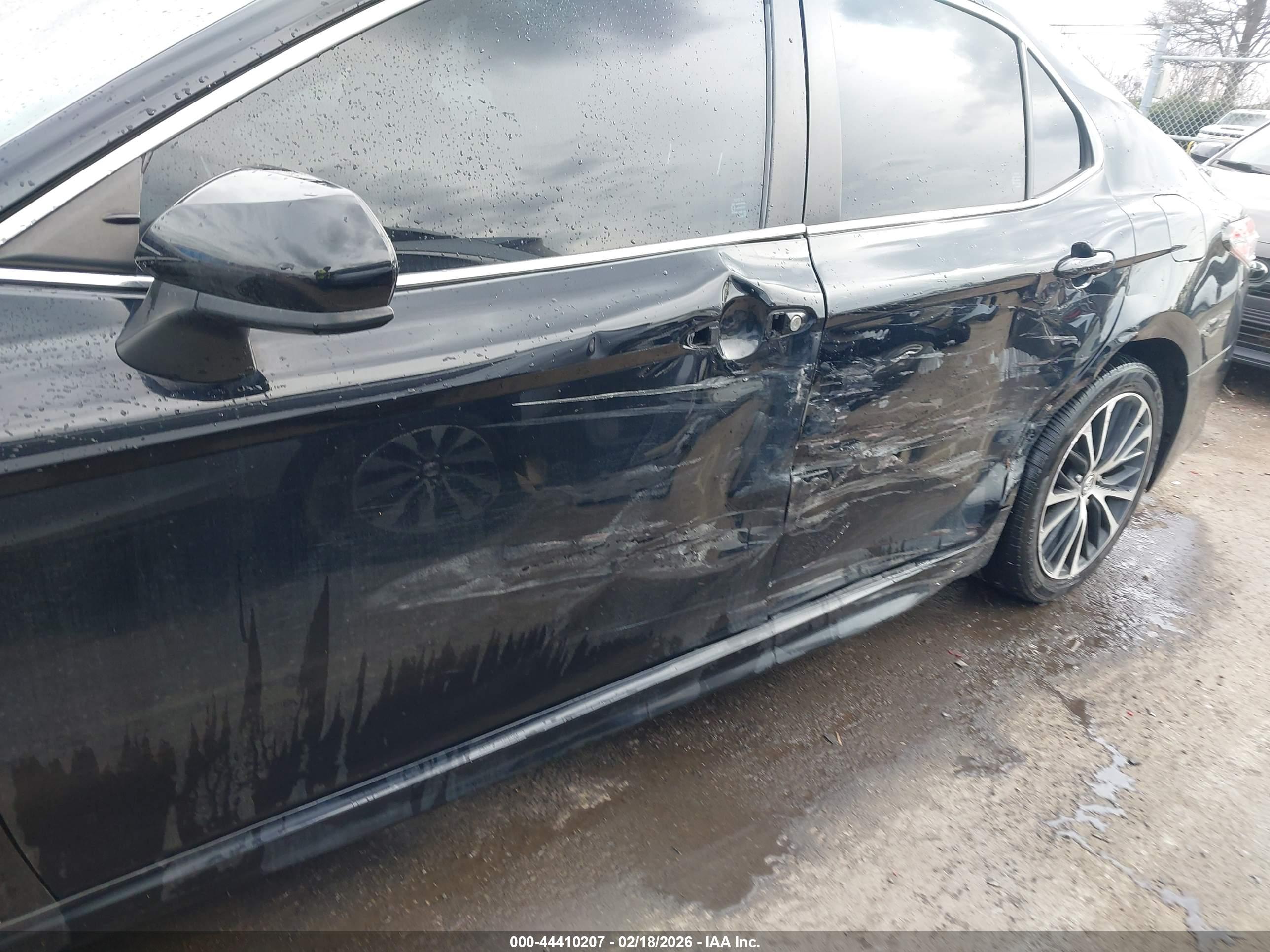 TOYOTA CAMRY image 6