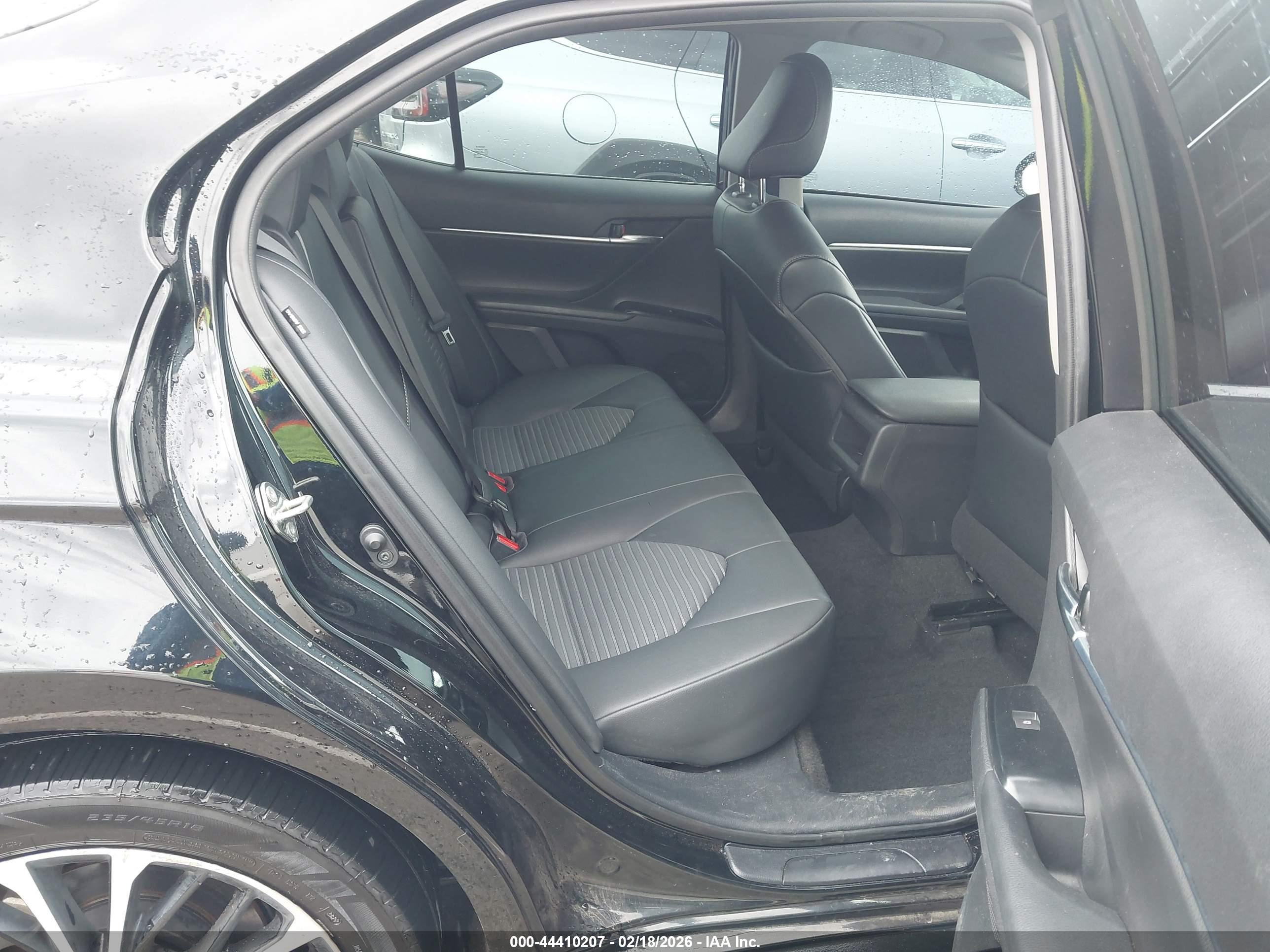TOYOTA CAMRY image 8