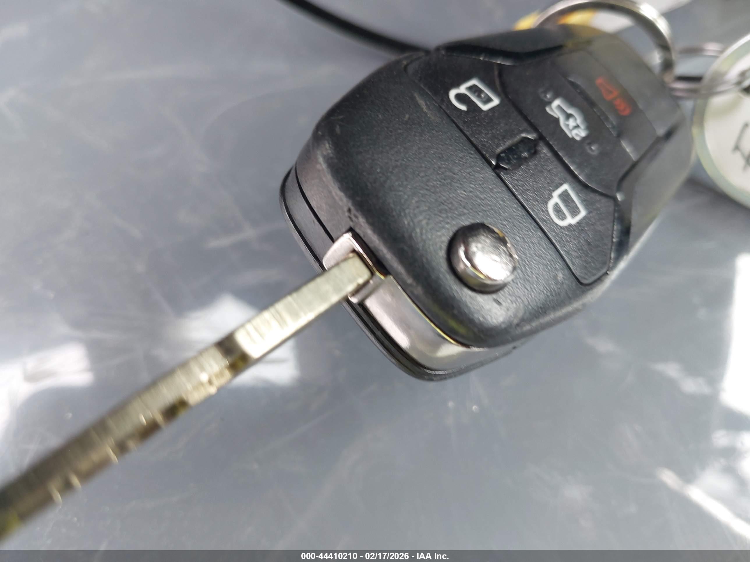 FORD FUSION image 11
