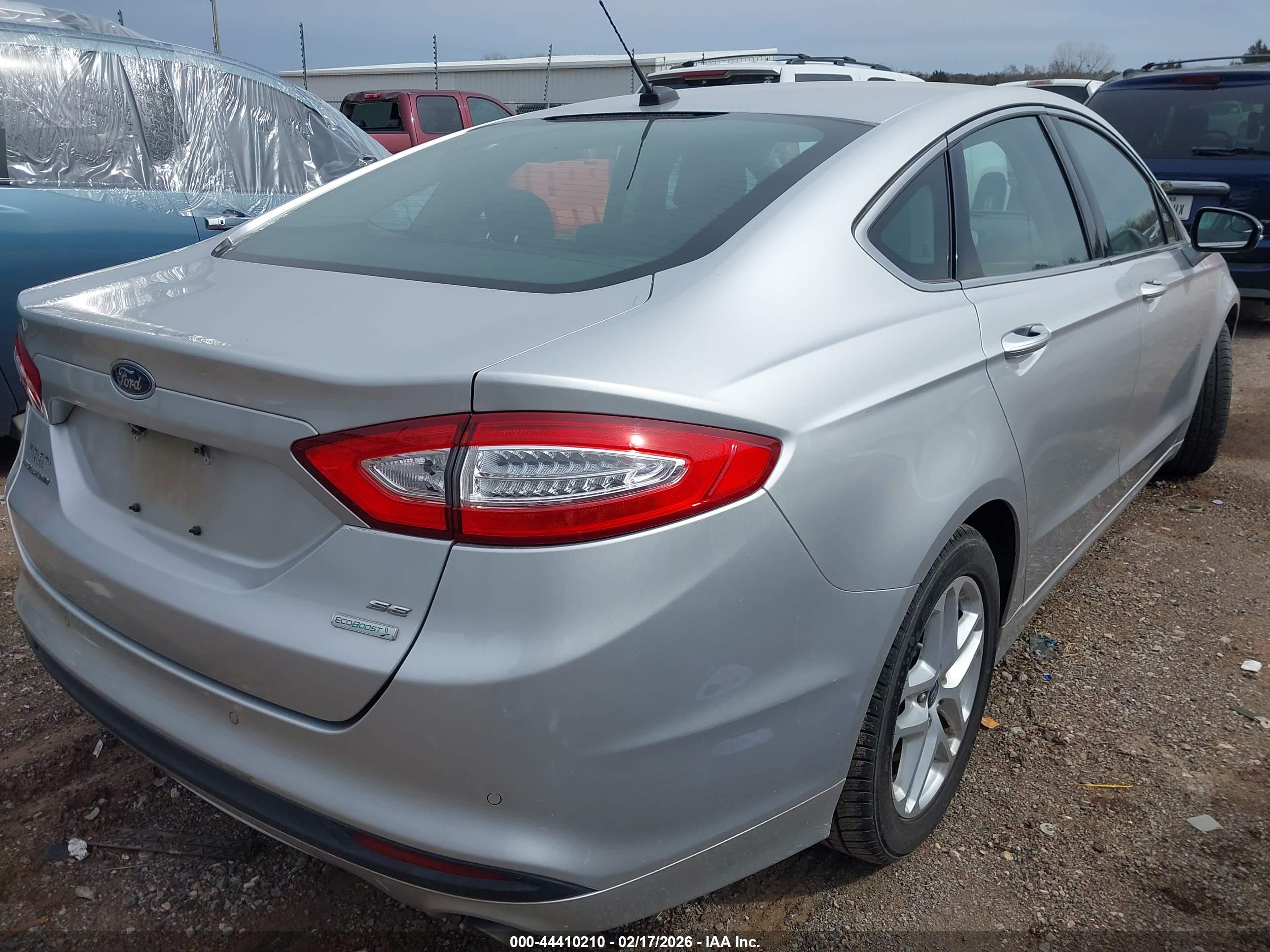 FORD FUSION image 4
