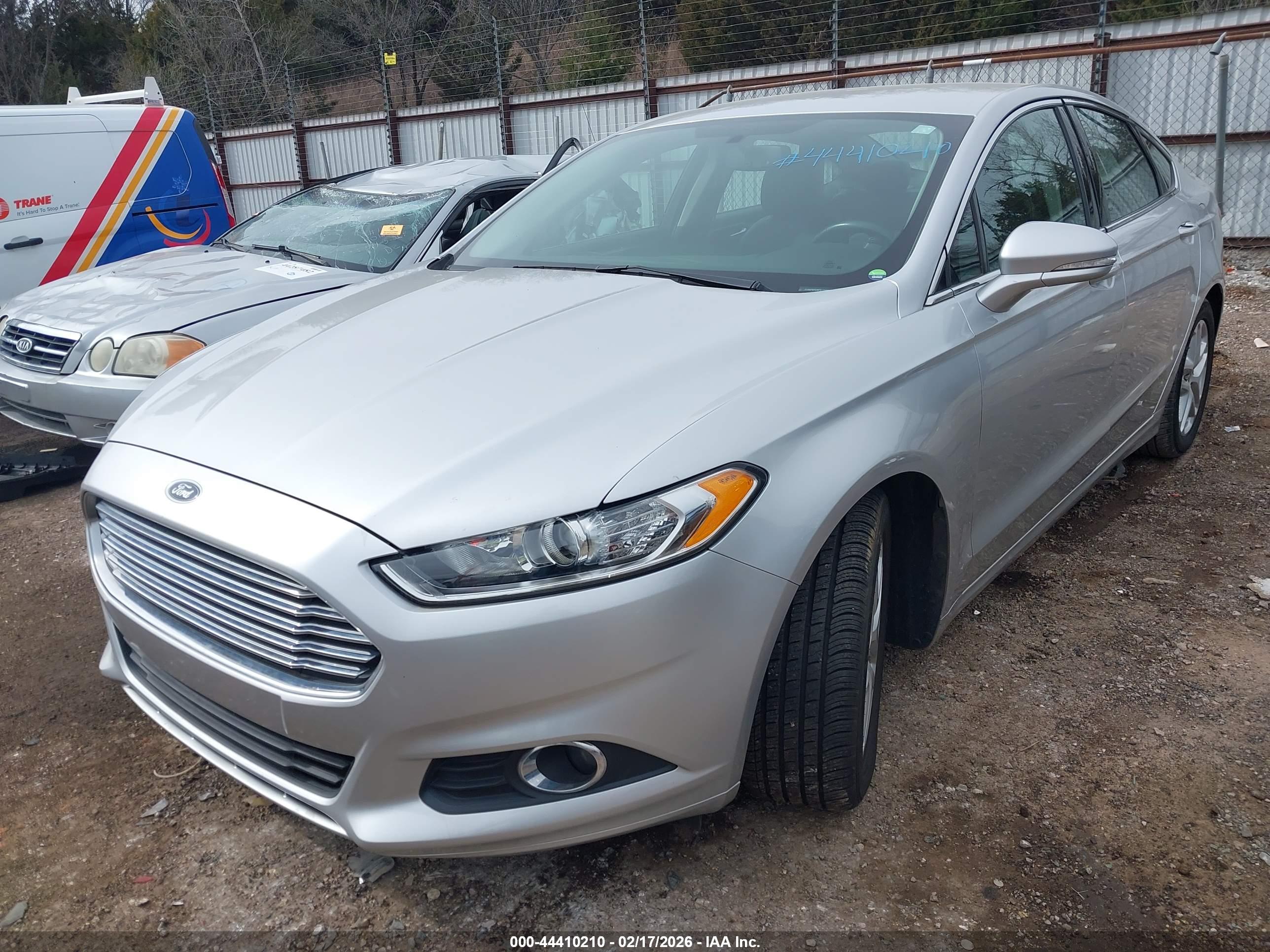 FORD FUSION image 6