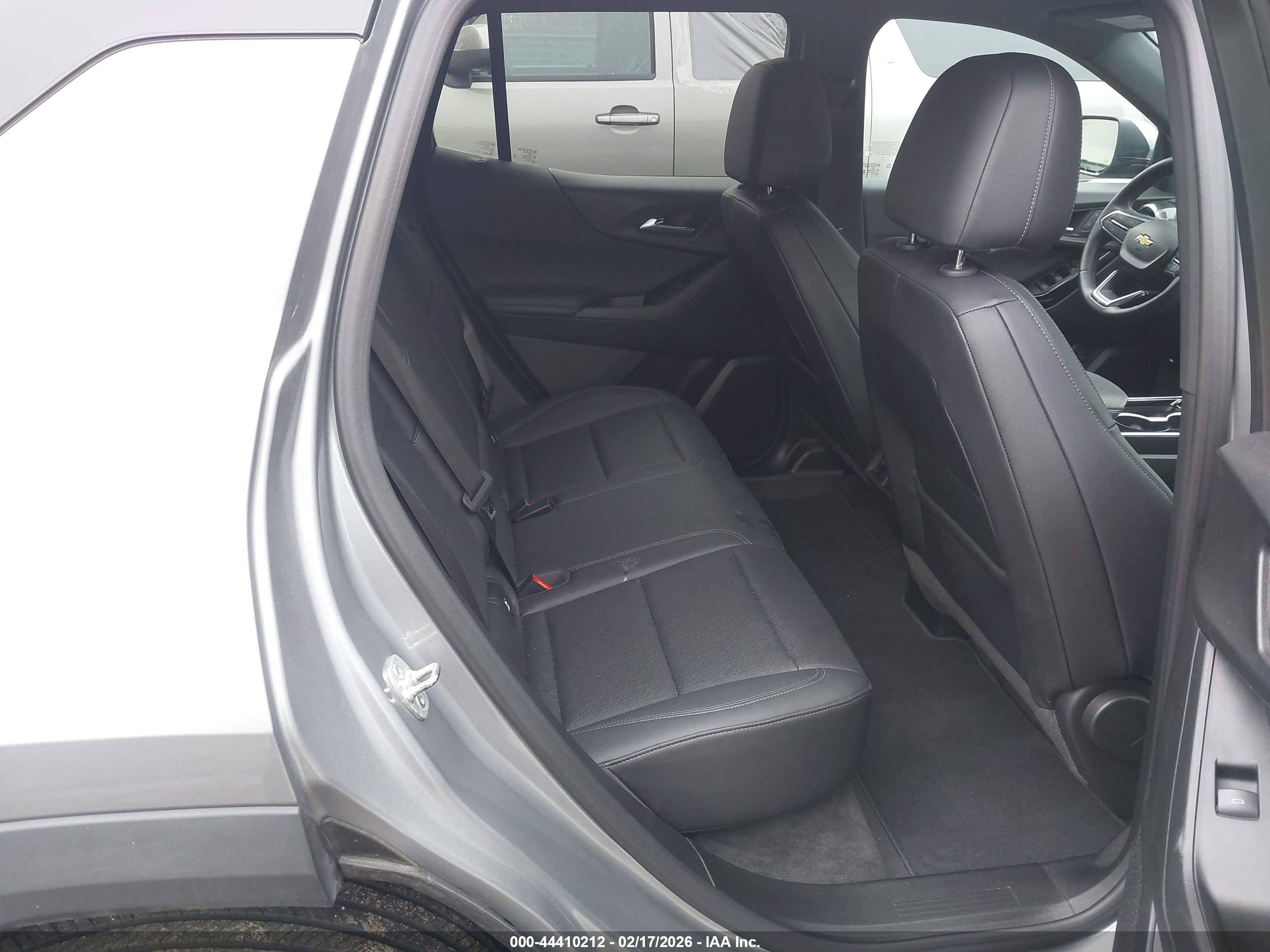 CHEVROLET EQUINOX image 8