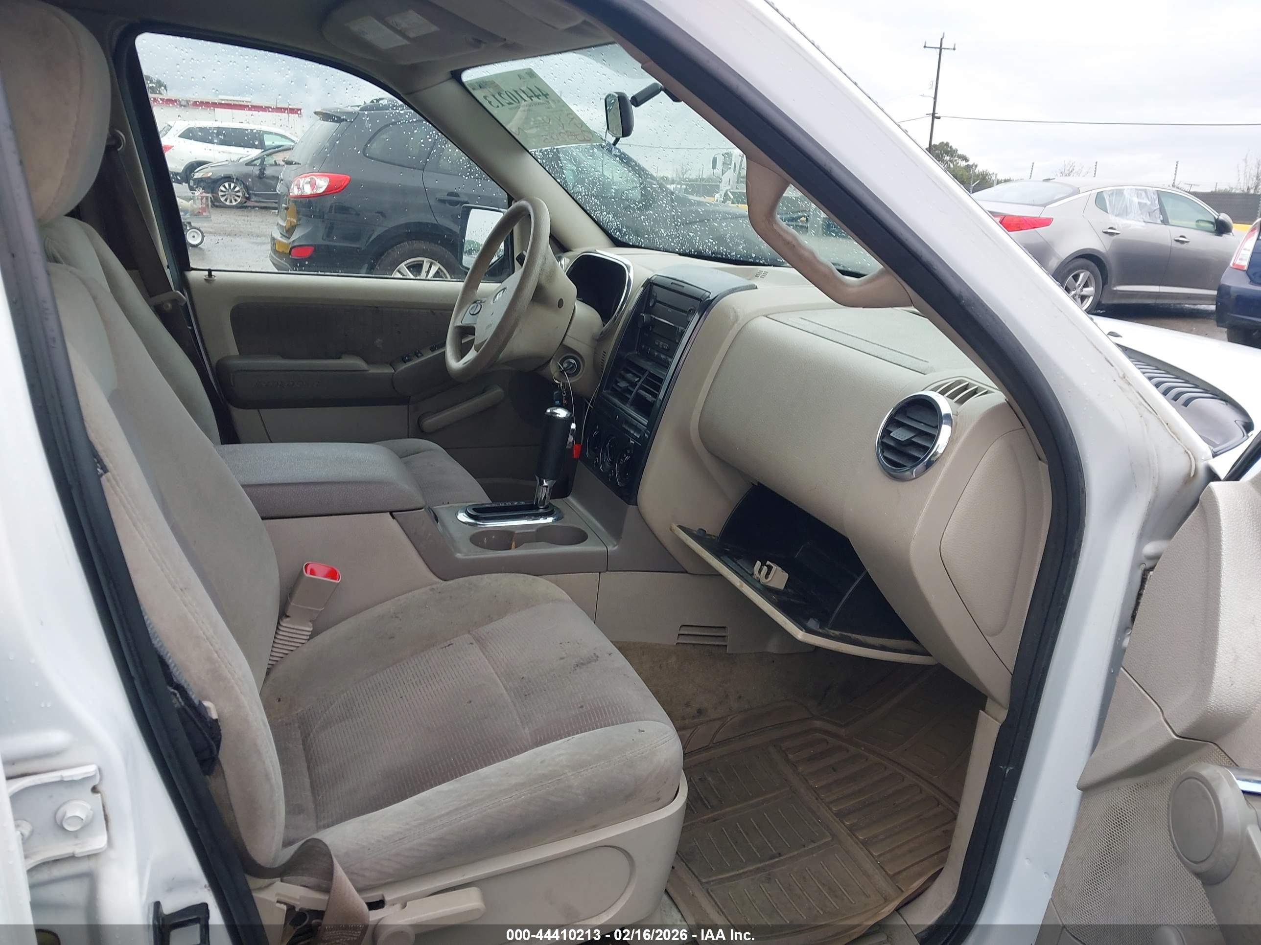 FORD EXPLORER image 5