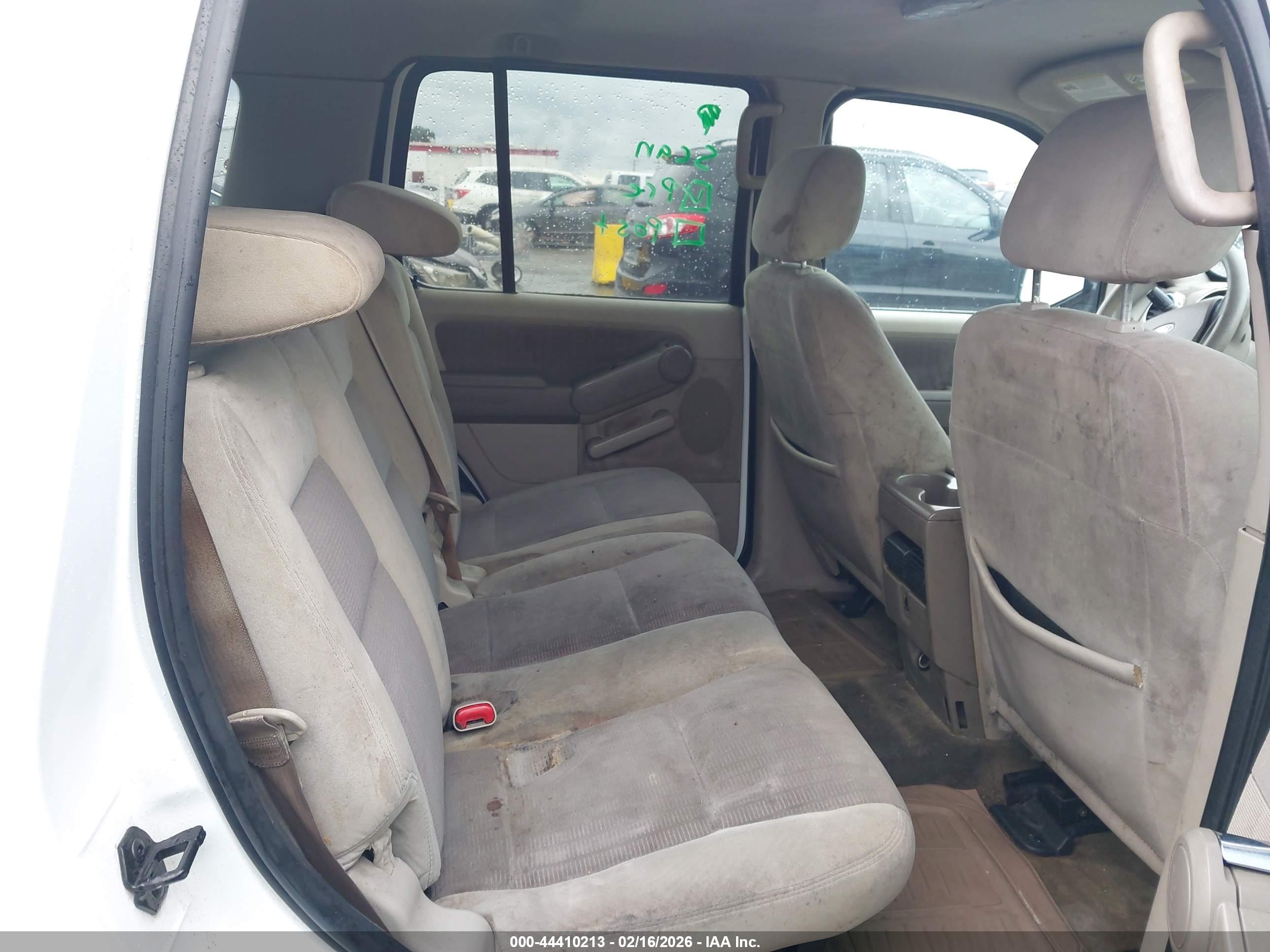 FORD EXPLORER image 8