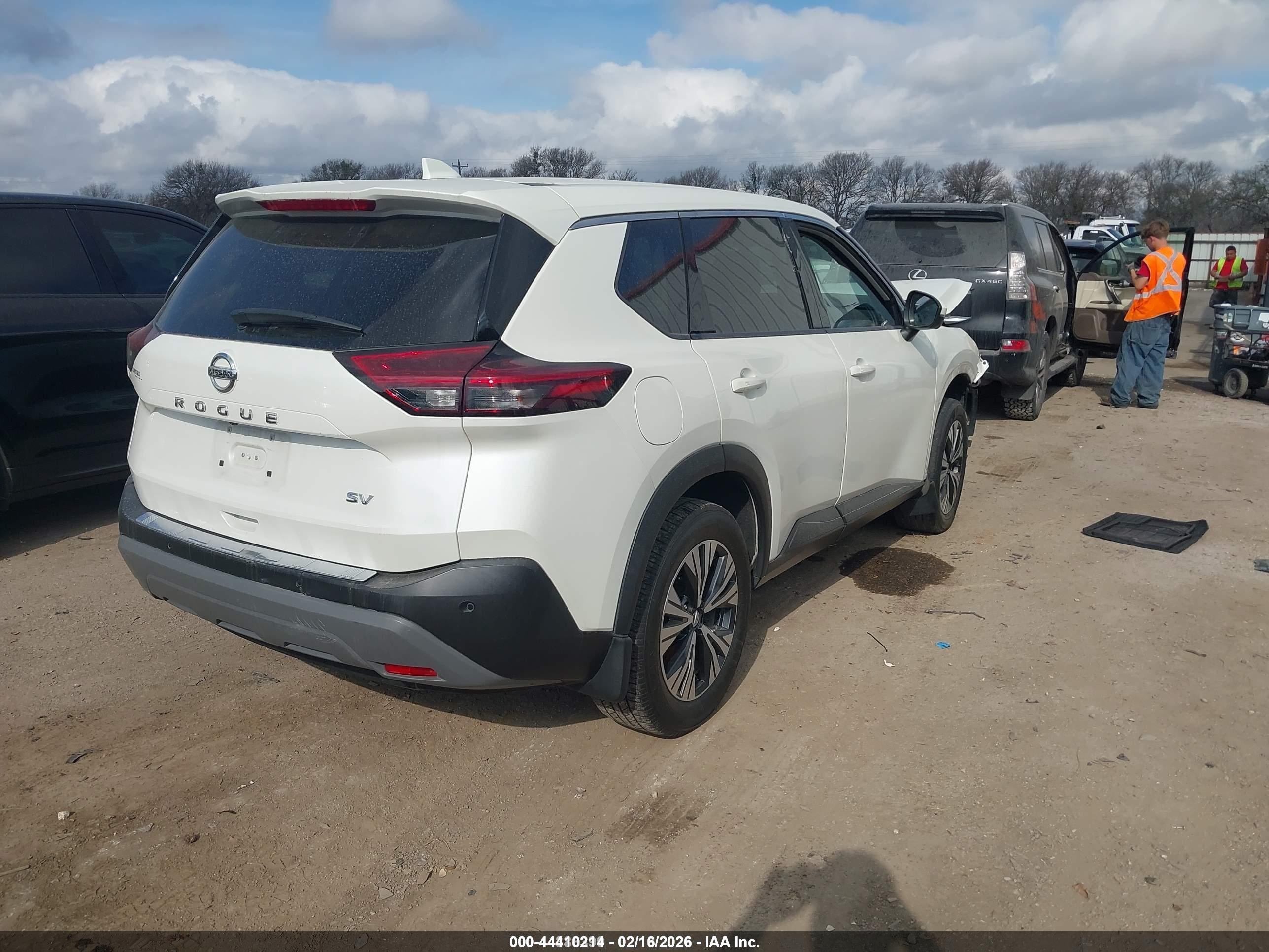 NISSAN ROGUE image 4