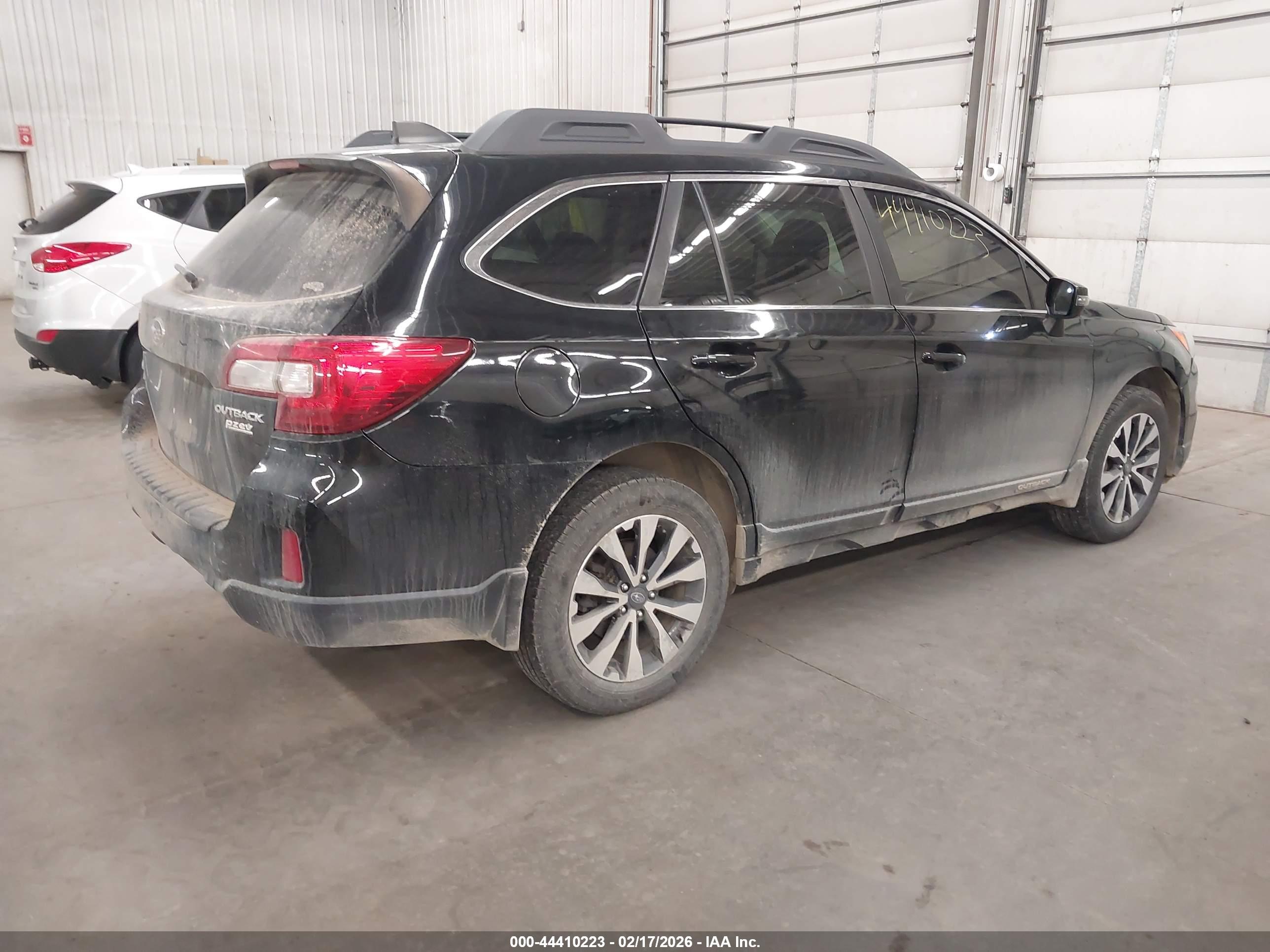 SUBARU OUTBACK image 4