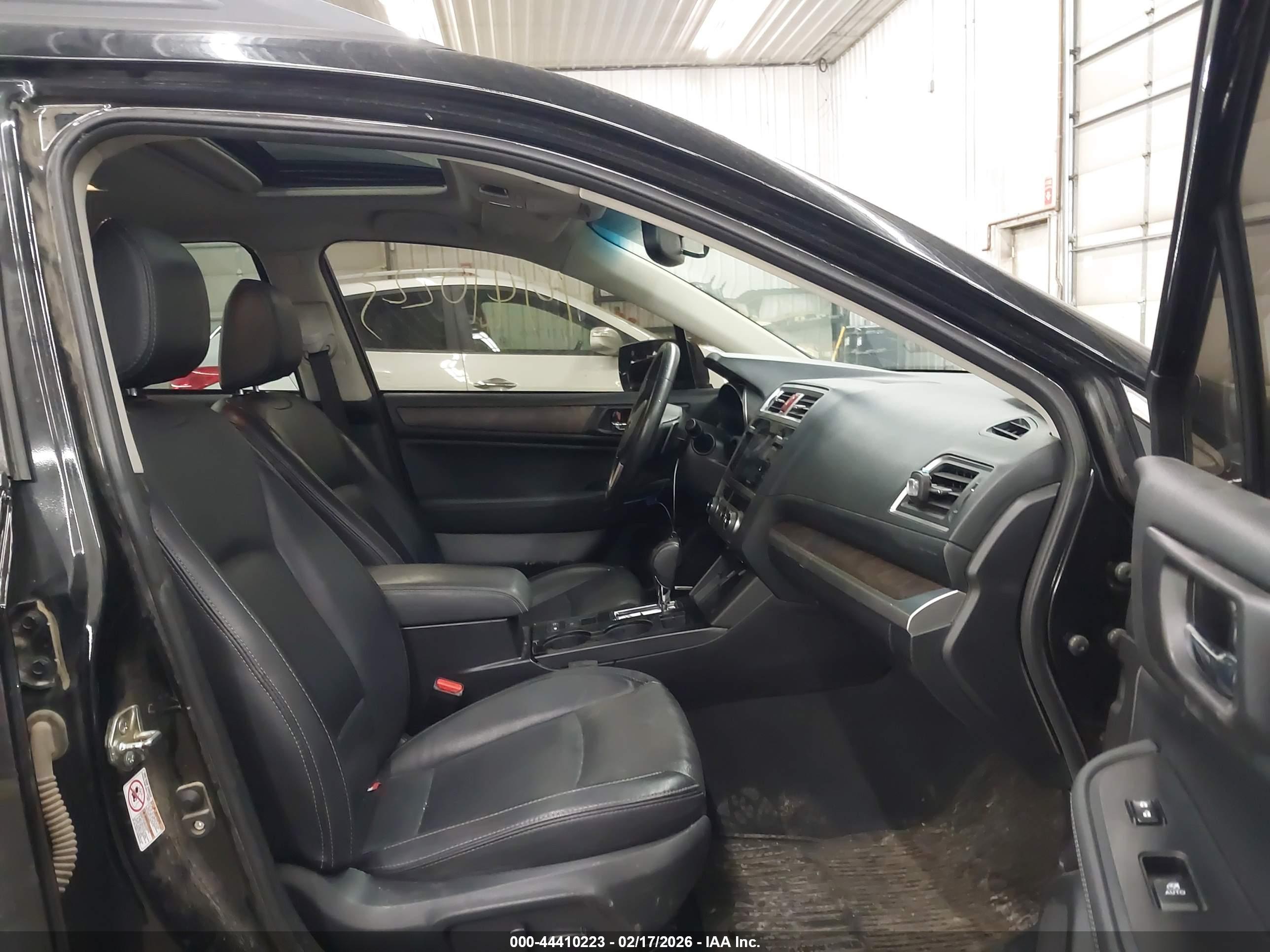 SUBARU OUTBACK image 5