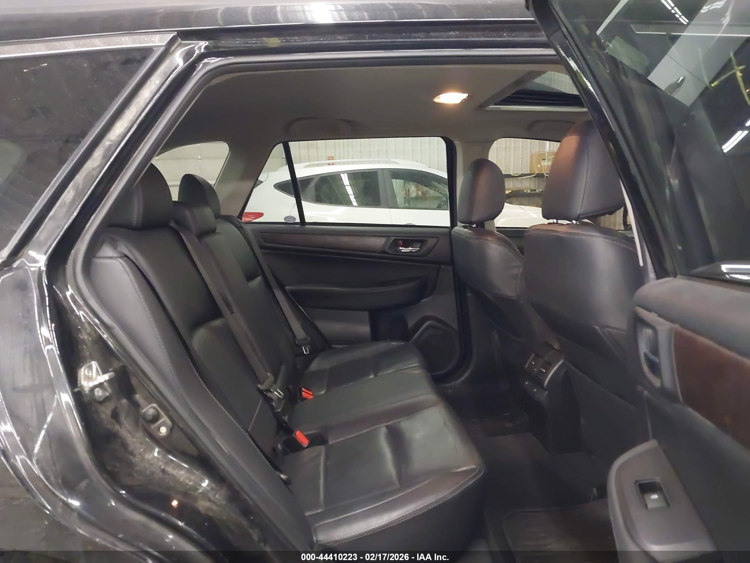 SUBARU OUTBACK image 8