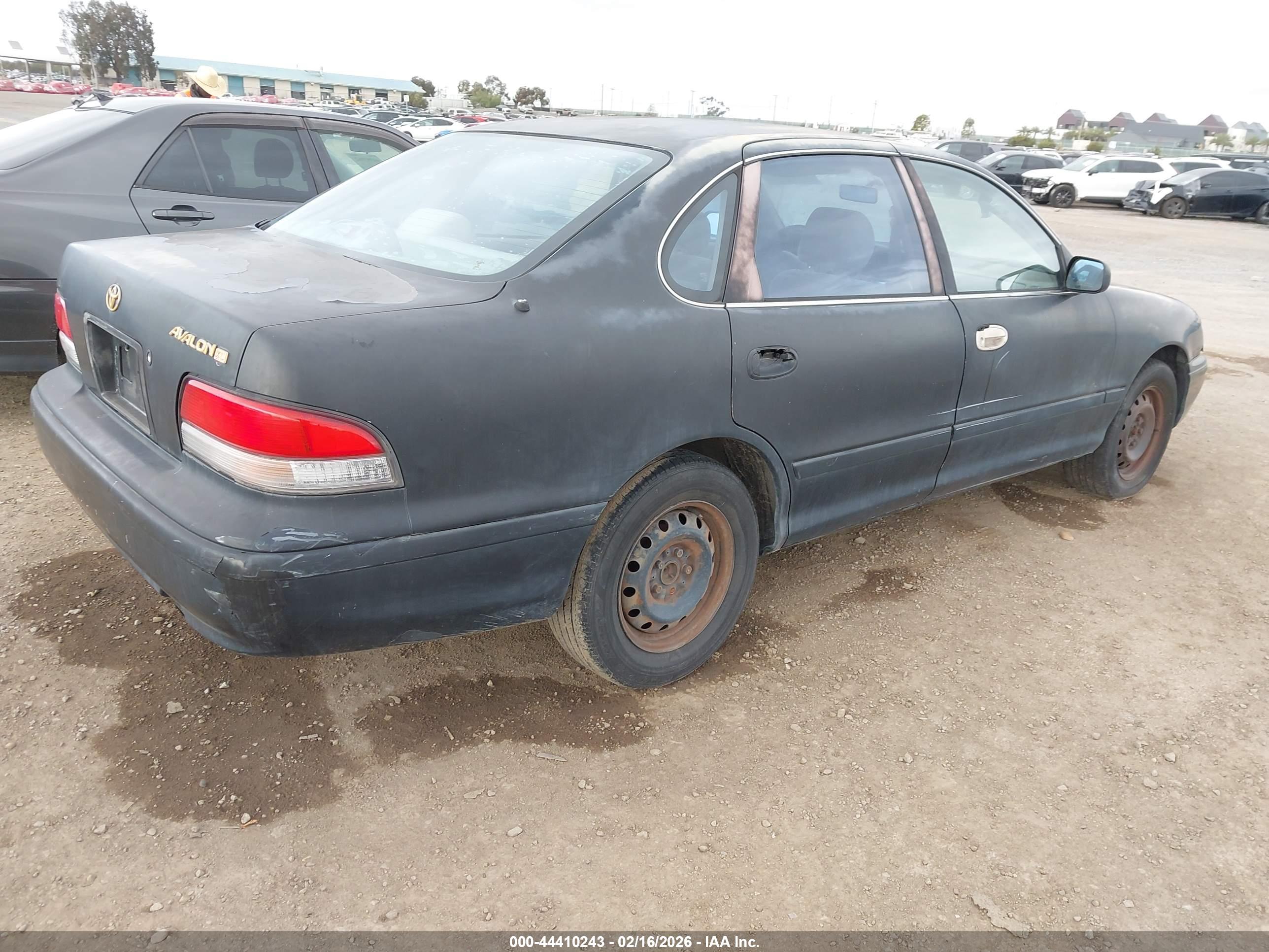 TOYOTA AVALON image 4