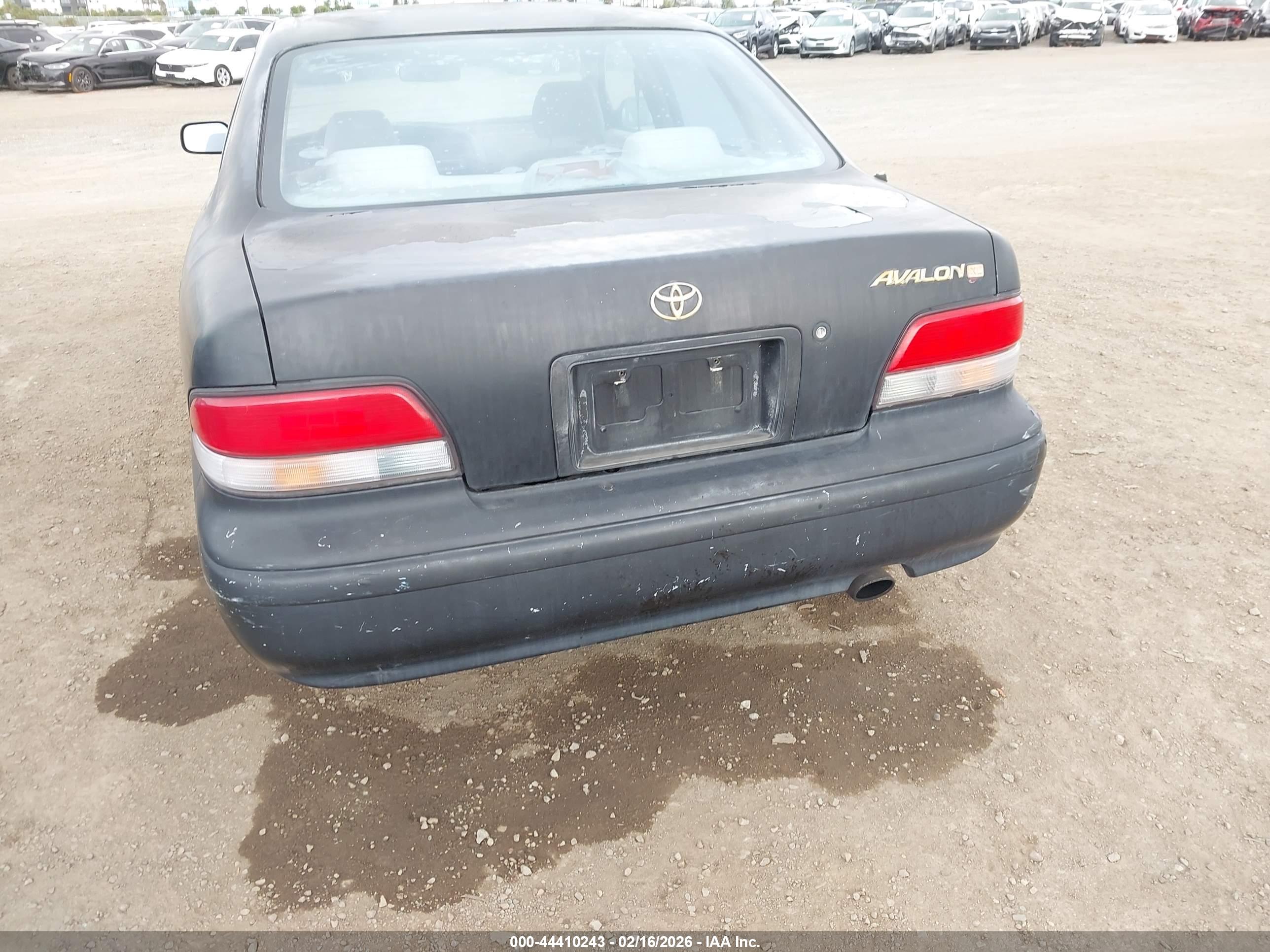 TOYOTA AVALON image 6