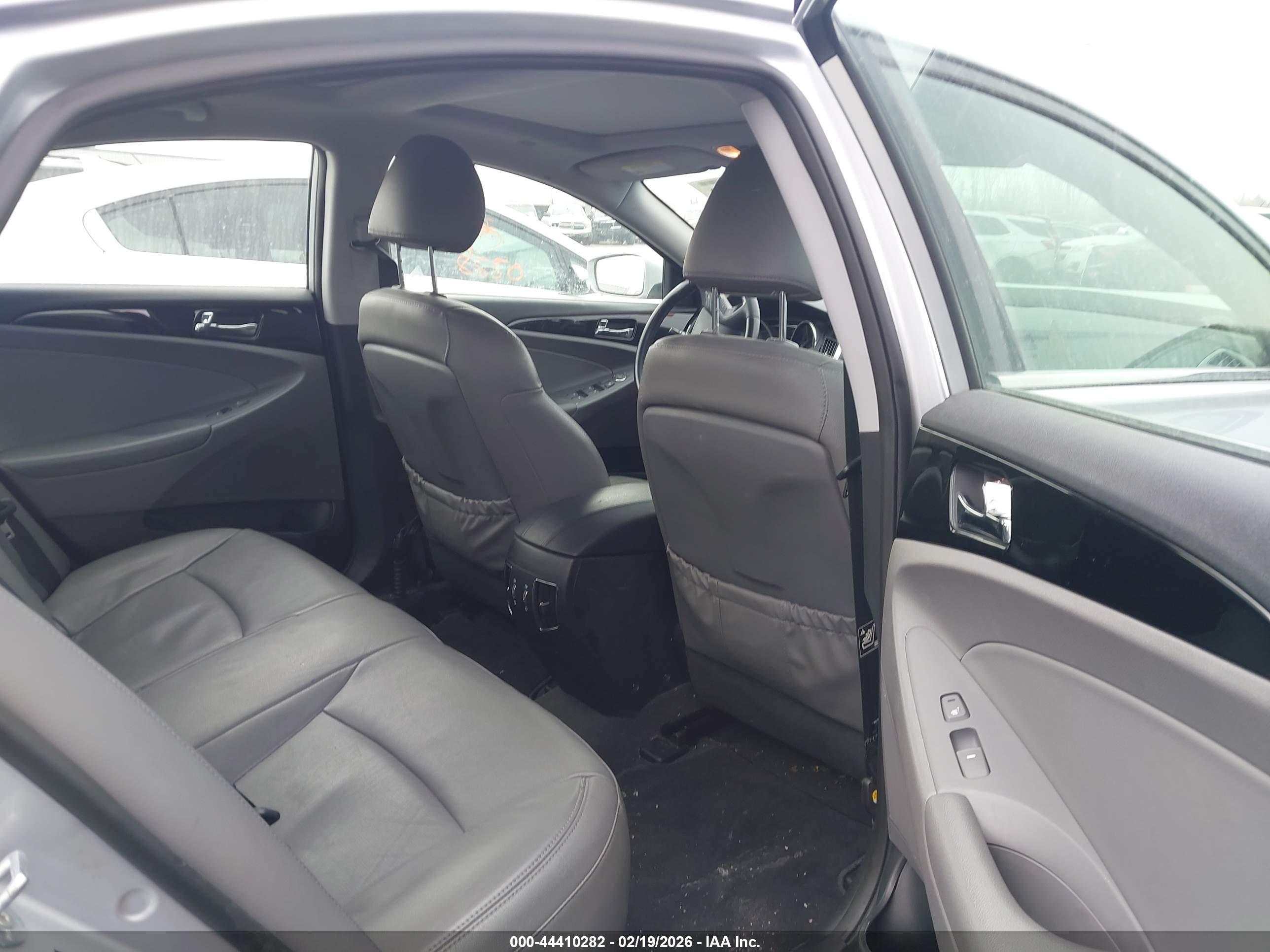 HYUNDAI SONATA image 8