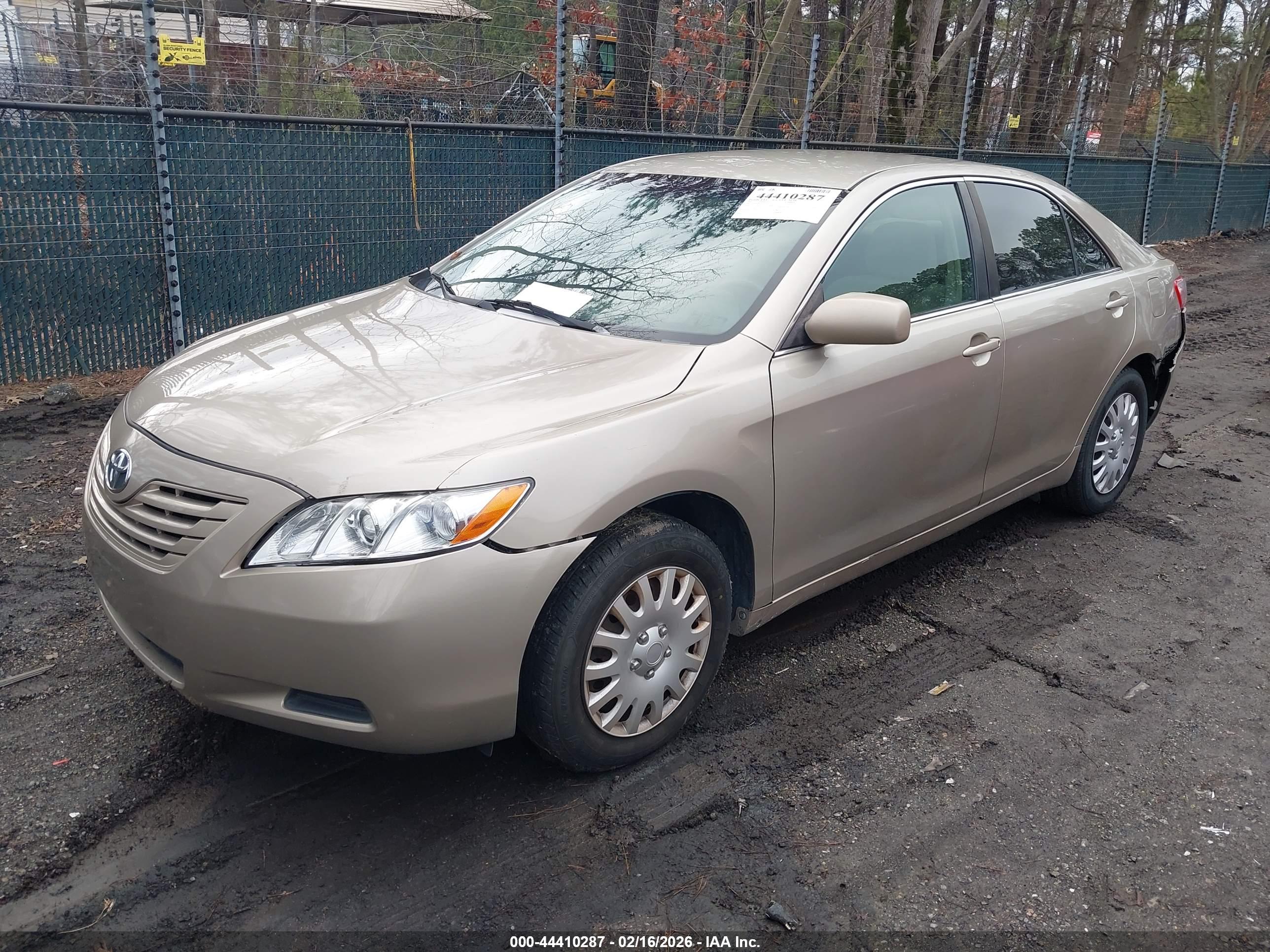TOYOTA CAMRY image 2