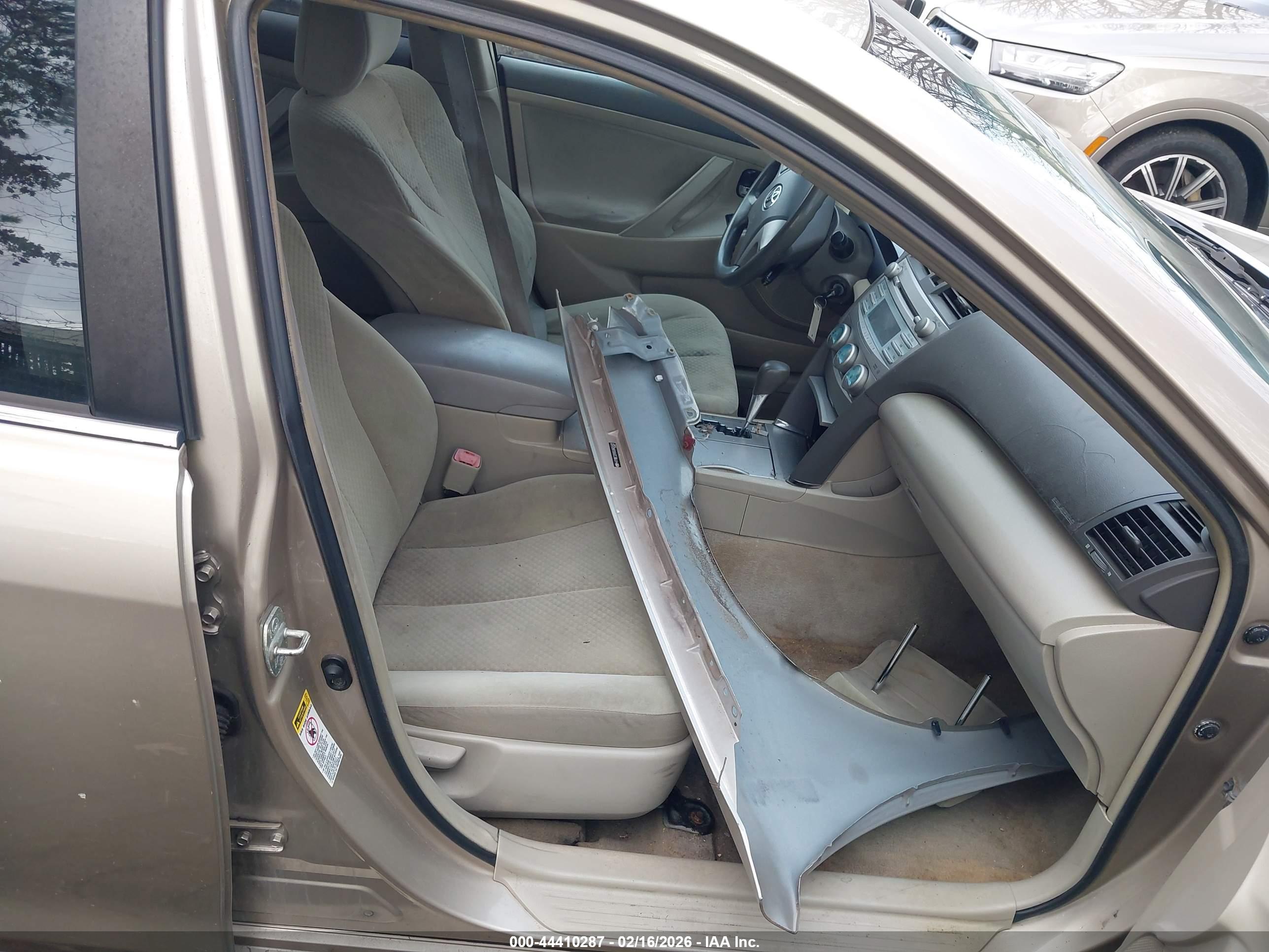 TOYOTA CAMRY image 5