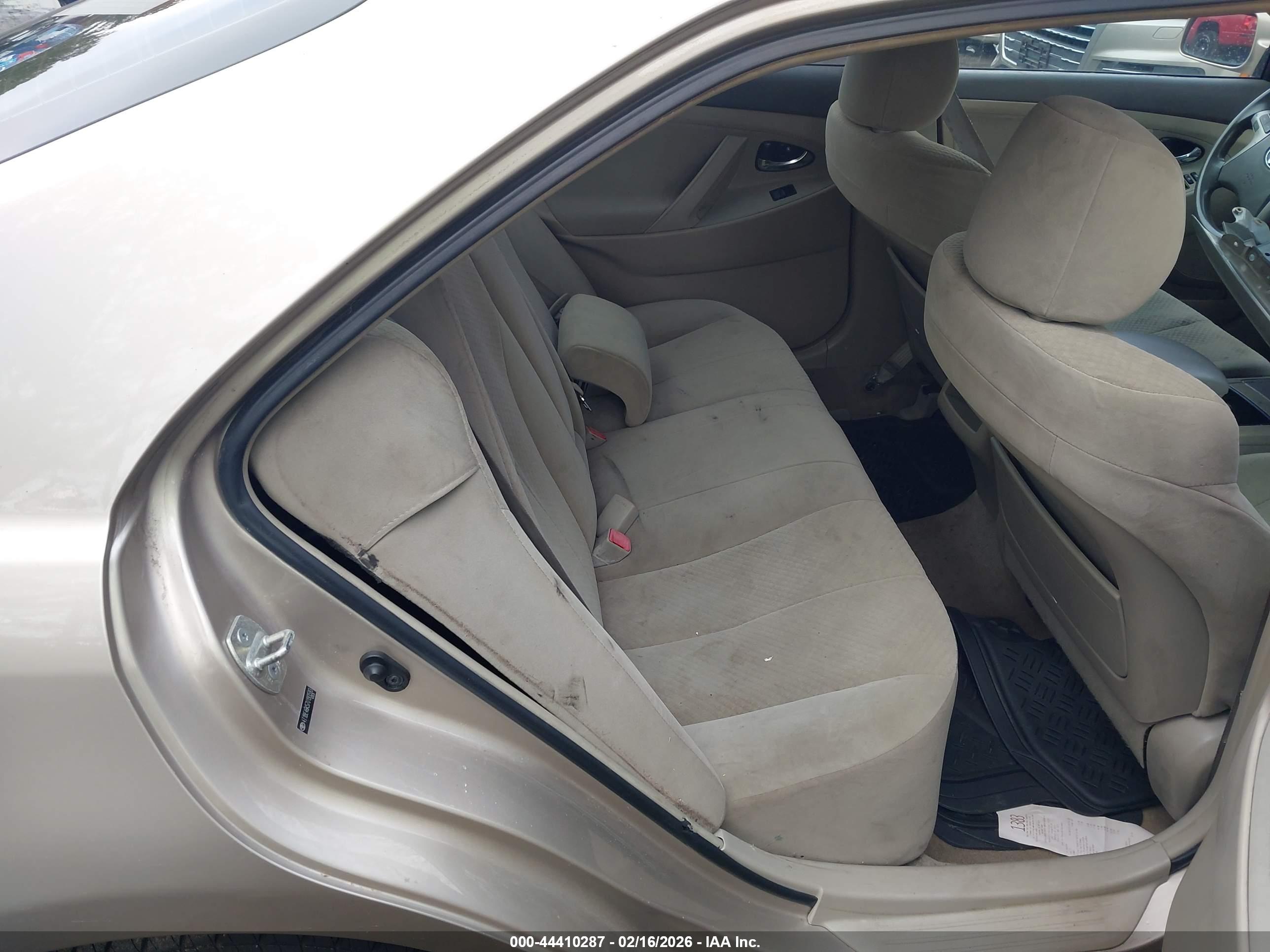 TOYOTA CAMRY image 8