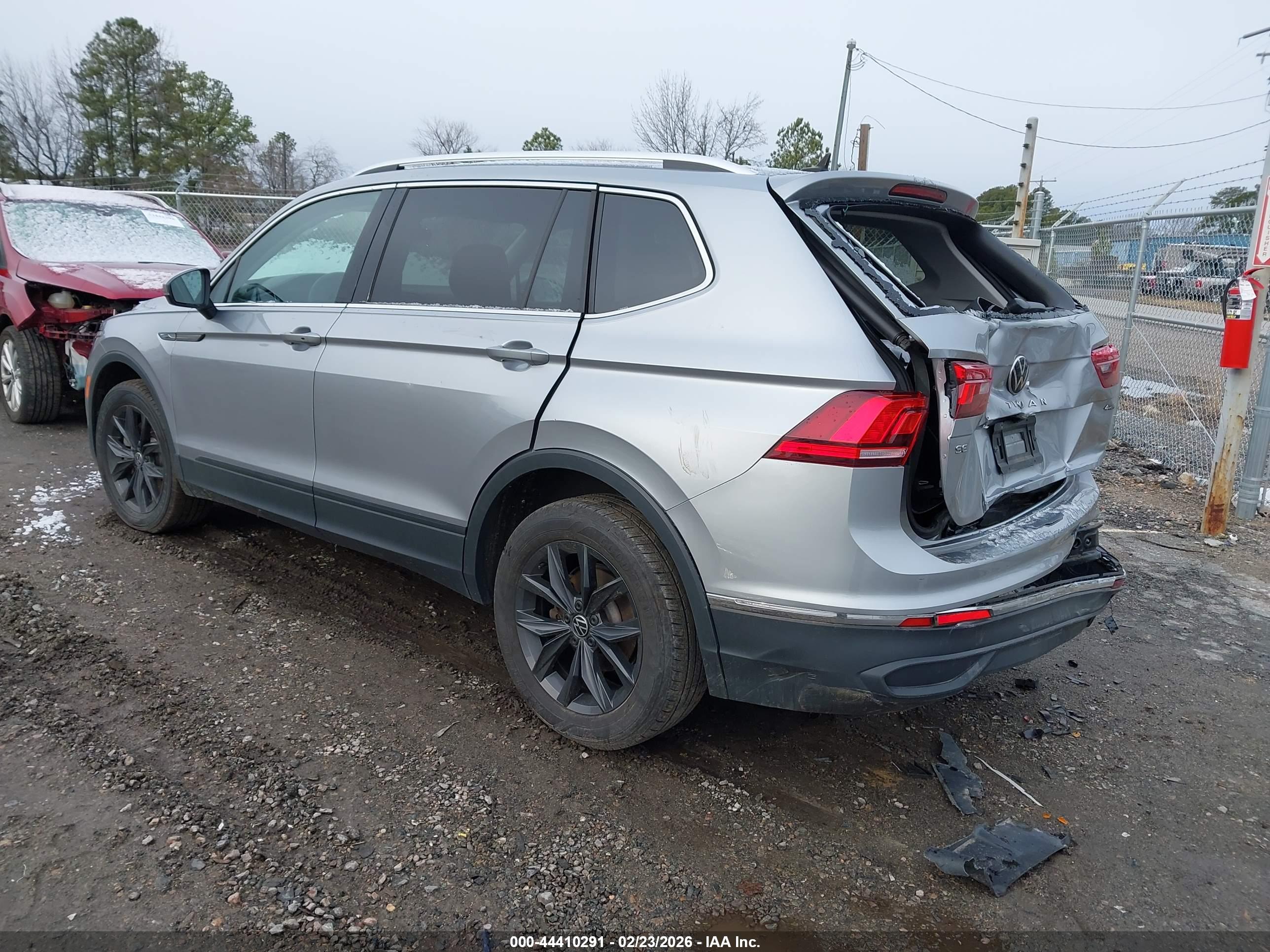 VOLKSWAGEN TIGUAN image 3