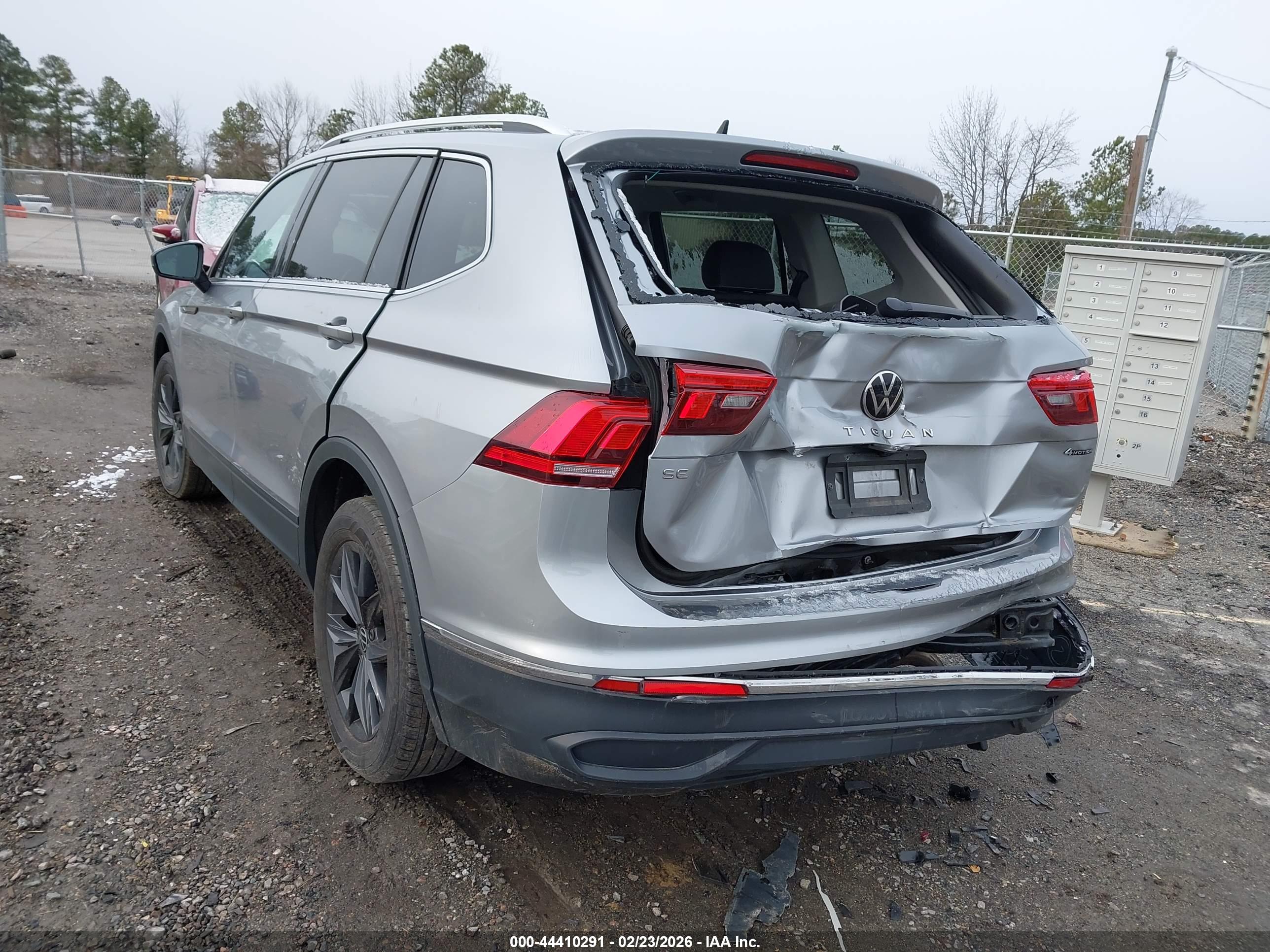 VOLKSWAGEN TIGUAN image 6
