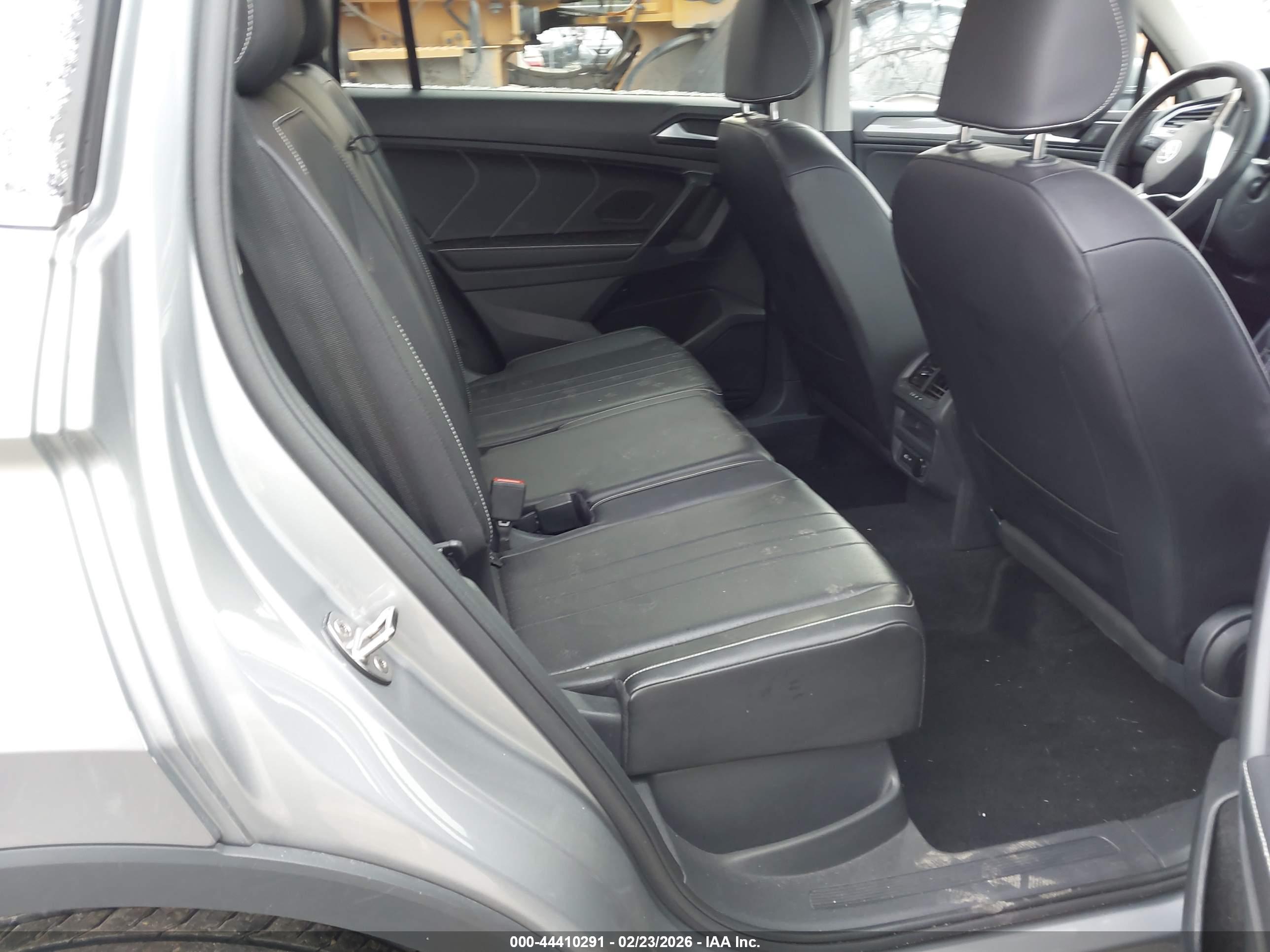 VOLKSWAGEN TIGUAN image 8