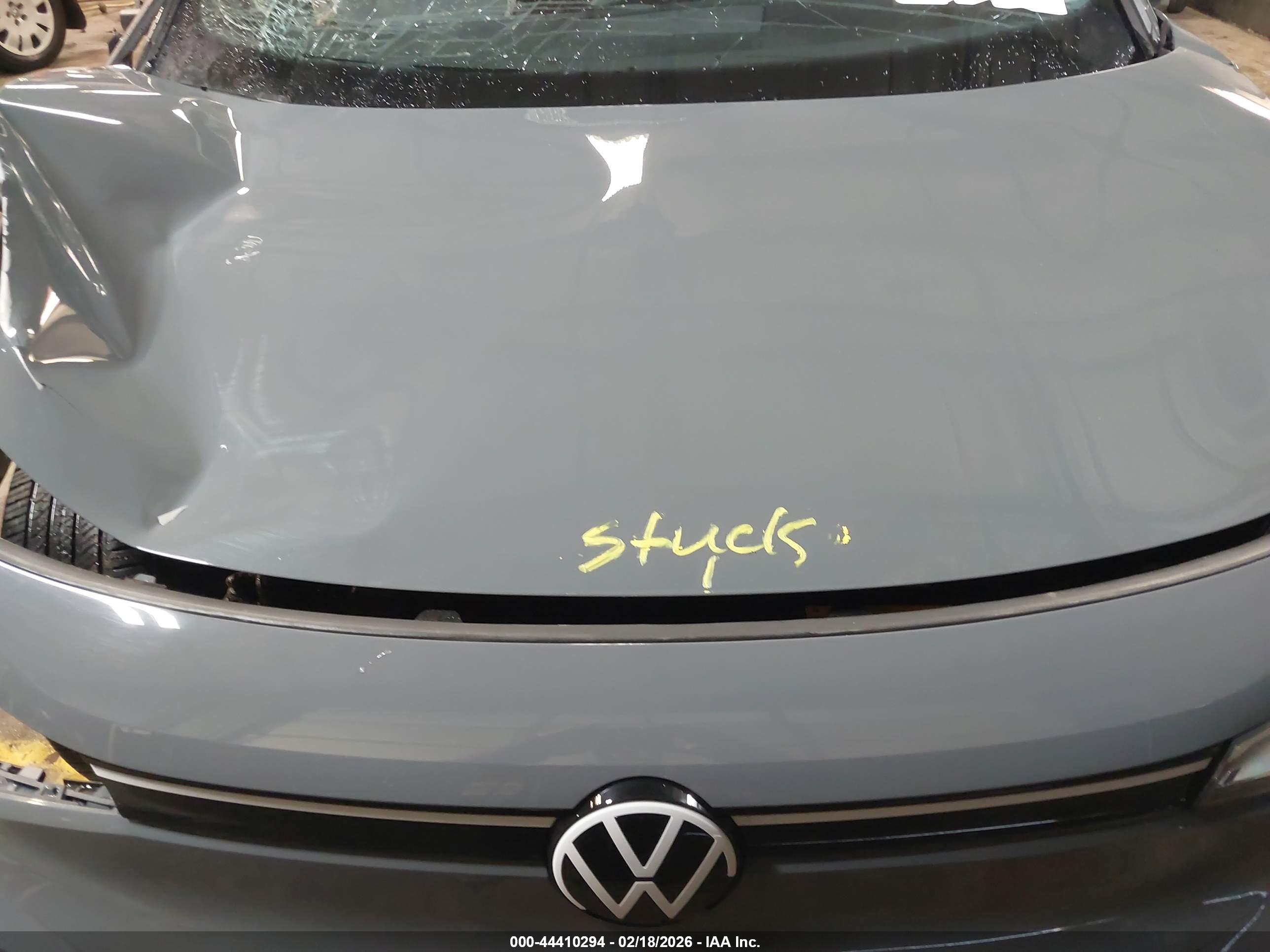 VOLKSWAGEN ID.4 image 10