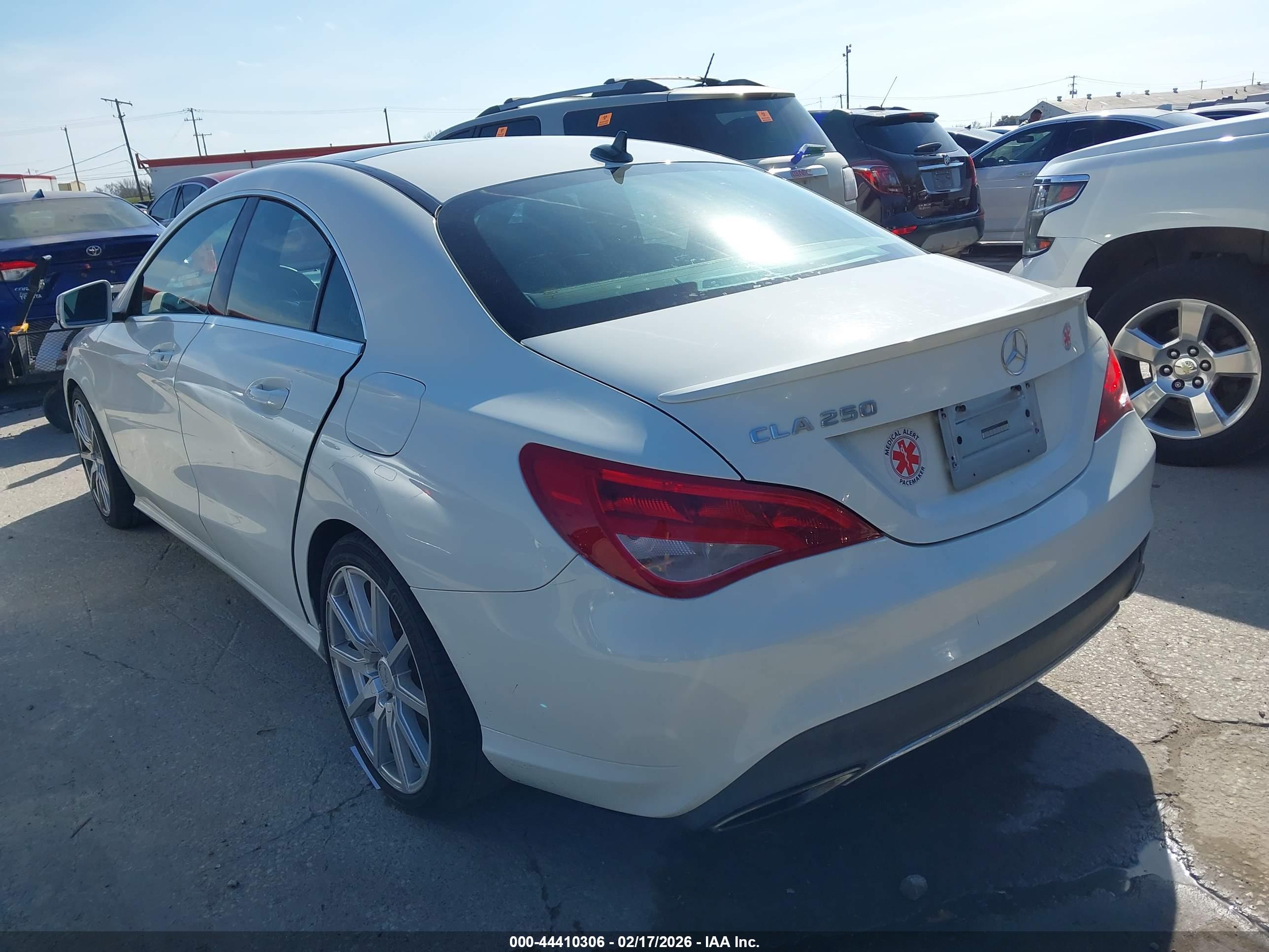 MERCEDES-BENZ CLA image 3