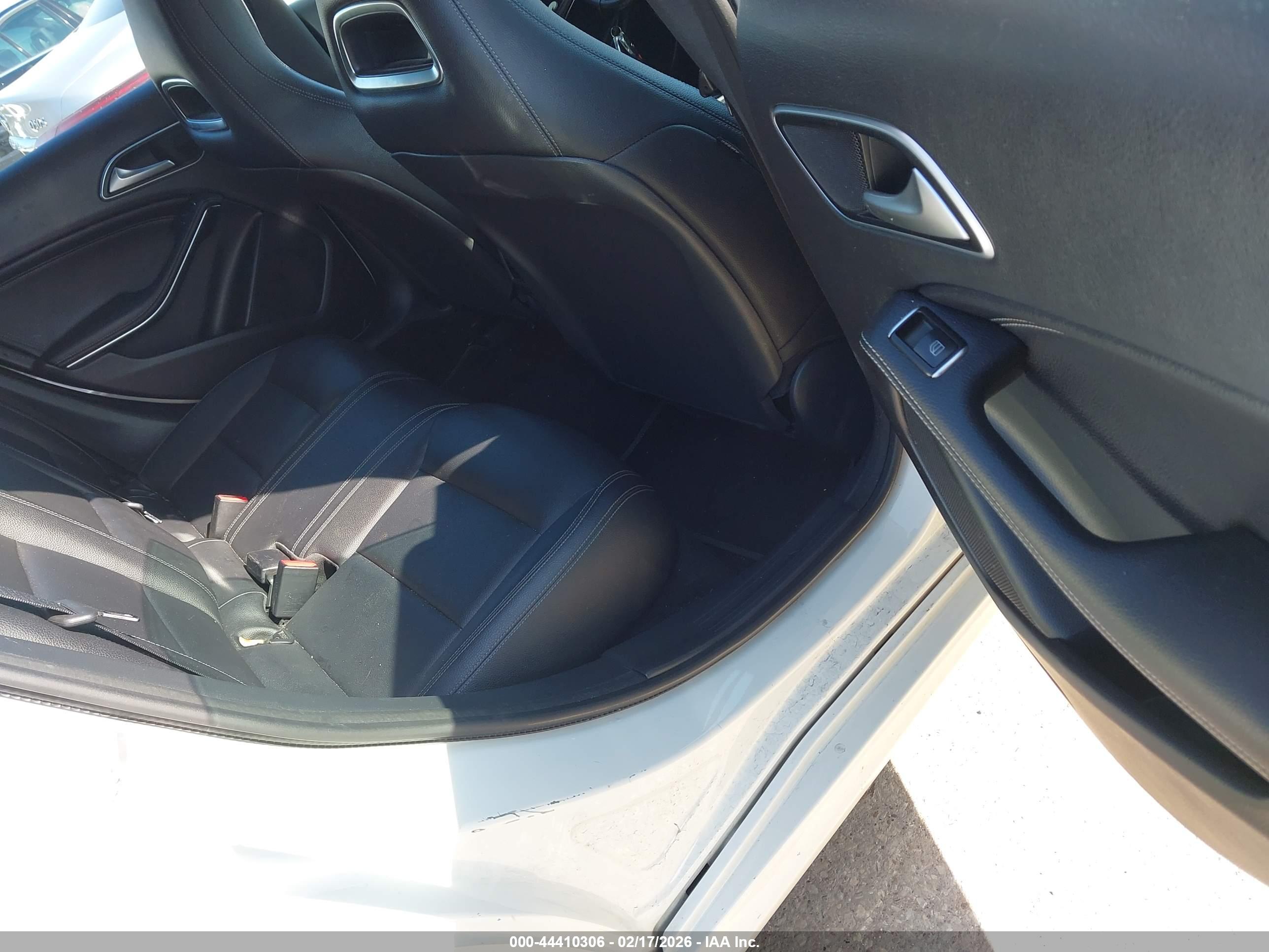 MERCEDES-BENZ CLA image 8