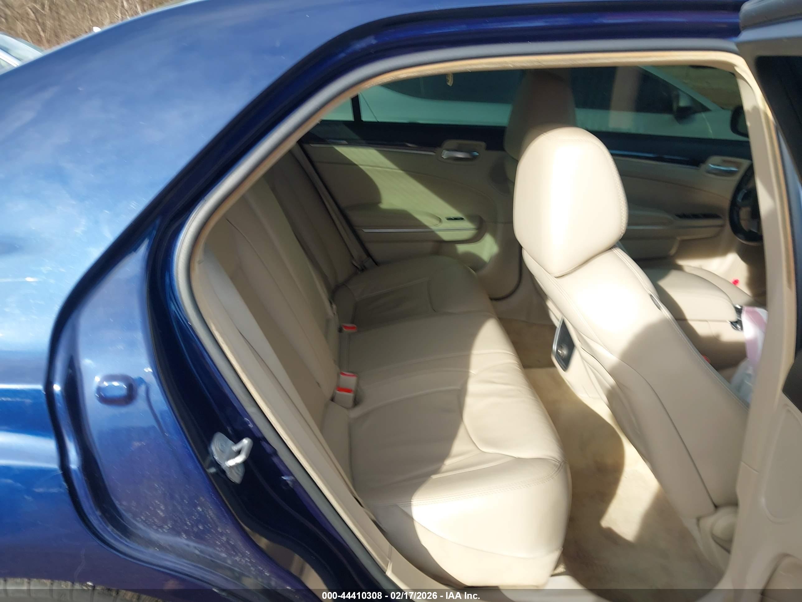 CHRYSLER 300 image 8