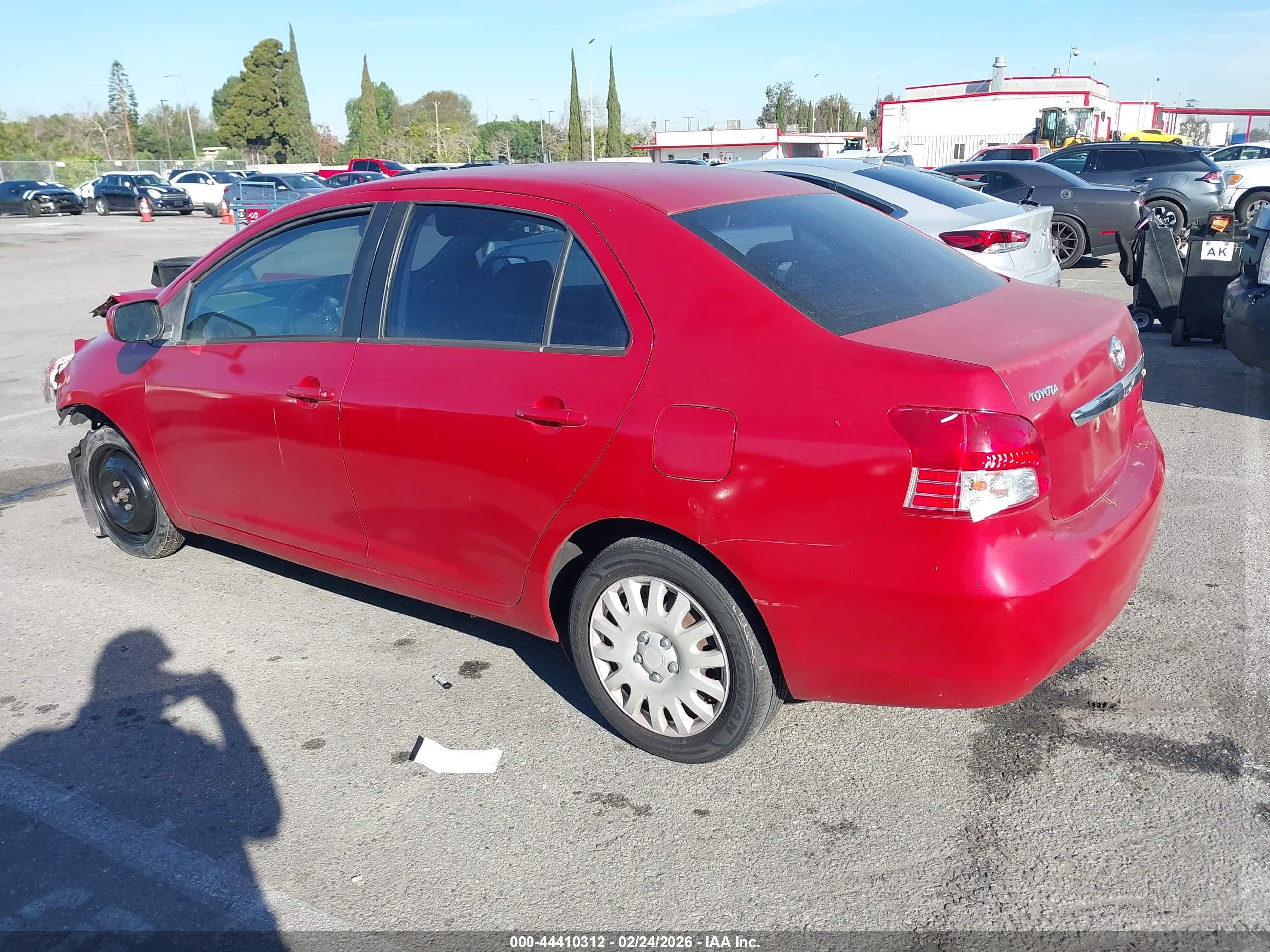 TOYOTA YARIS image 3